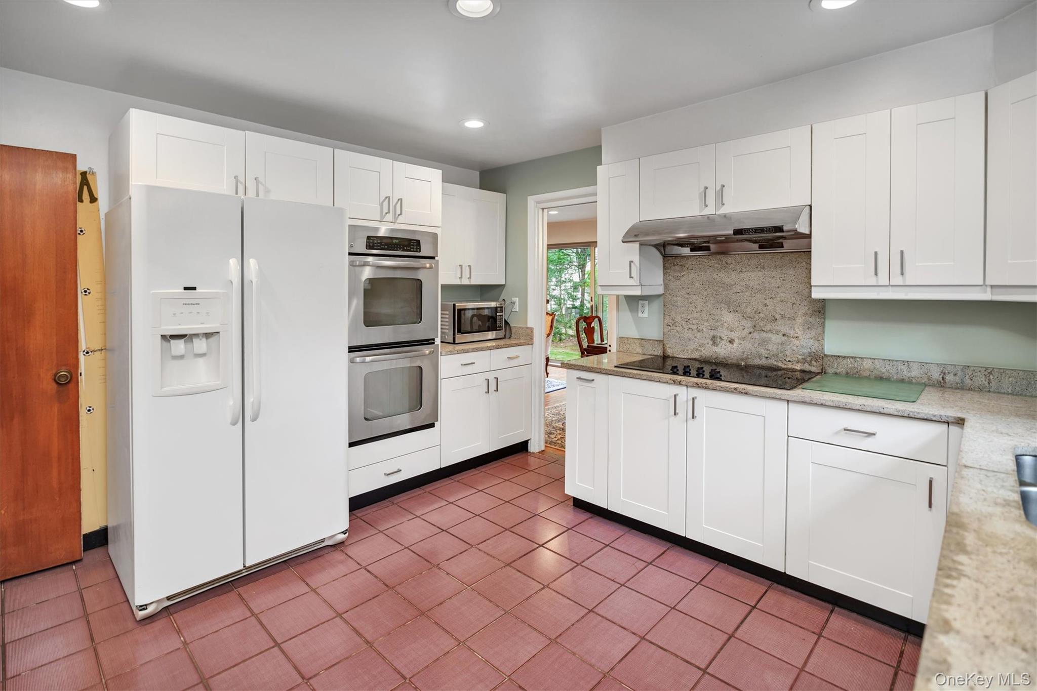 125 Colonial Road, Great Neck, NY 11021