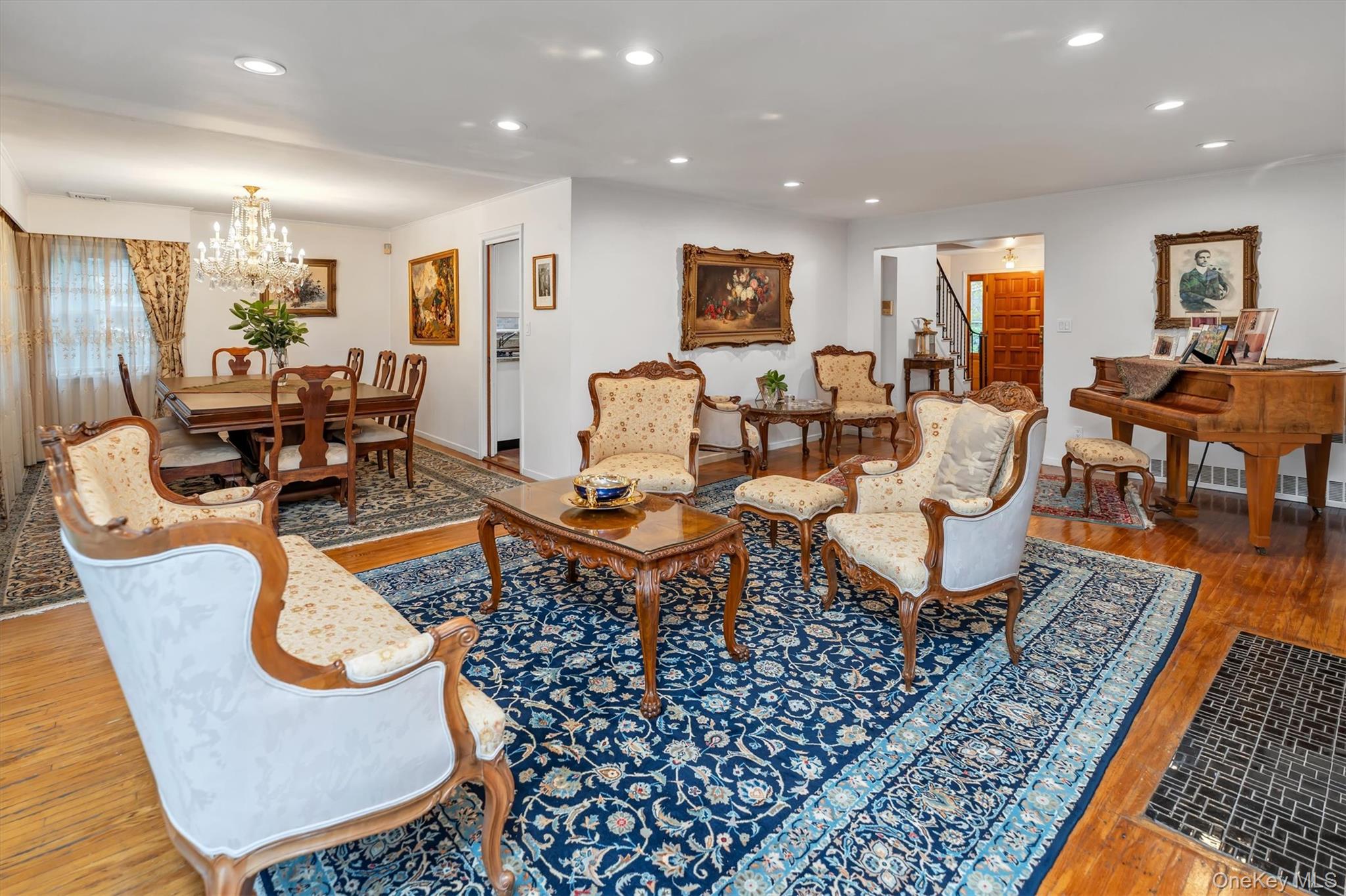 125 Colonial Road, Great Neck, NY 11021