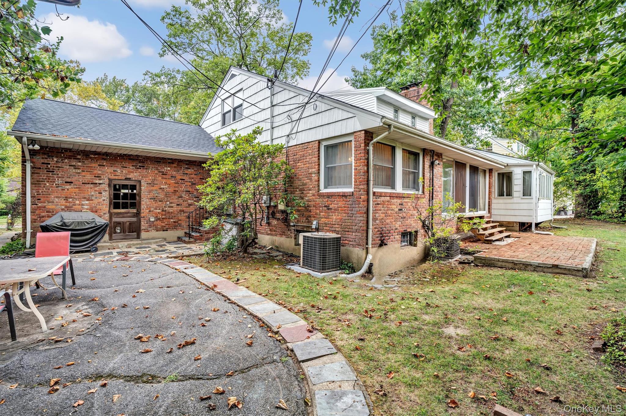 125 Colonial Road, Great Neck, NY 11021