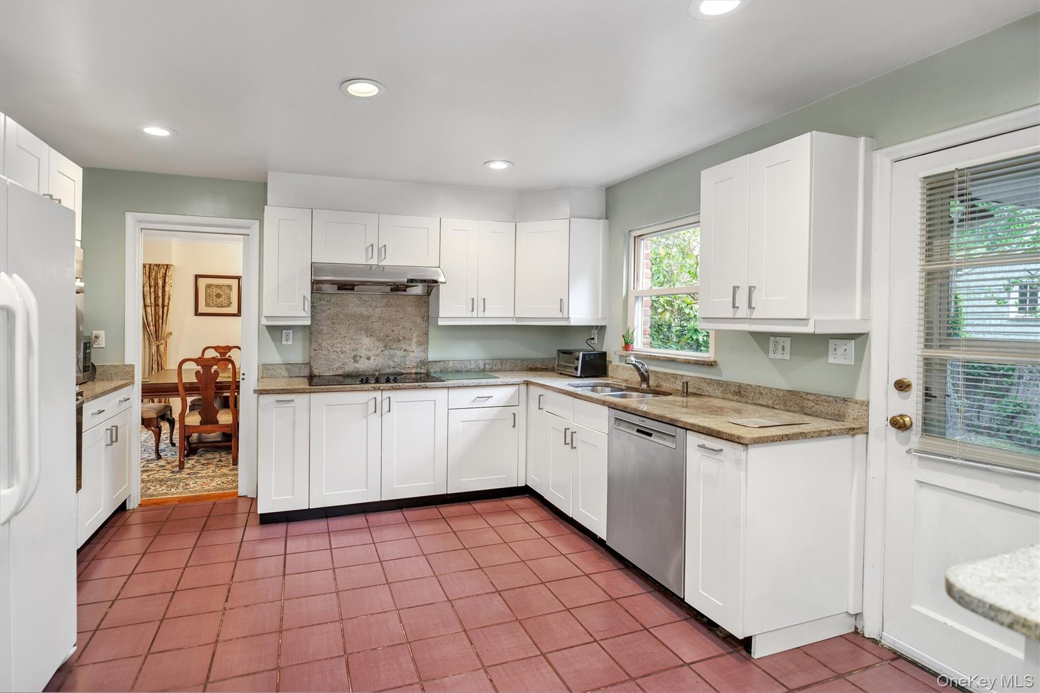 125 Colonial Road, Great Neck, NY 11021