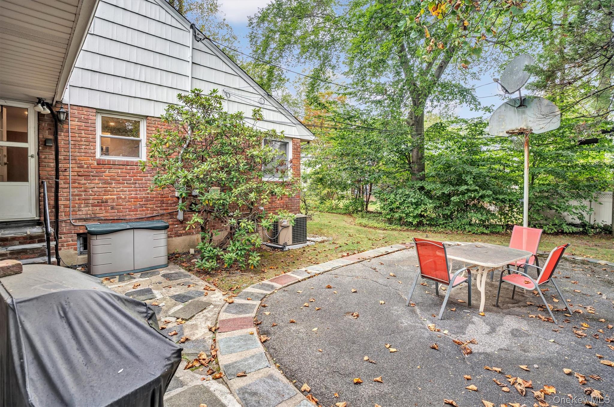 125 Colonial Road, Great Neck, NY 11021