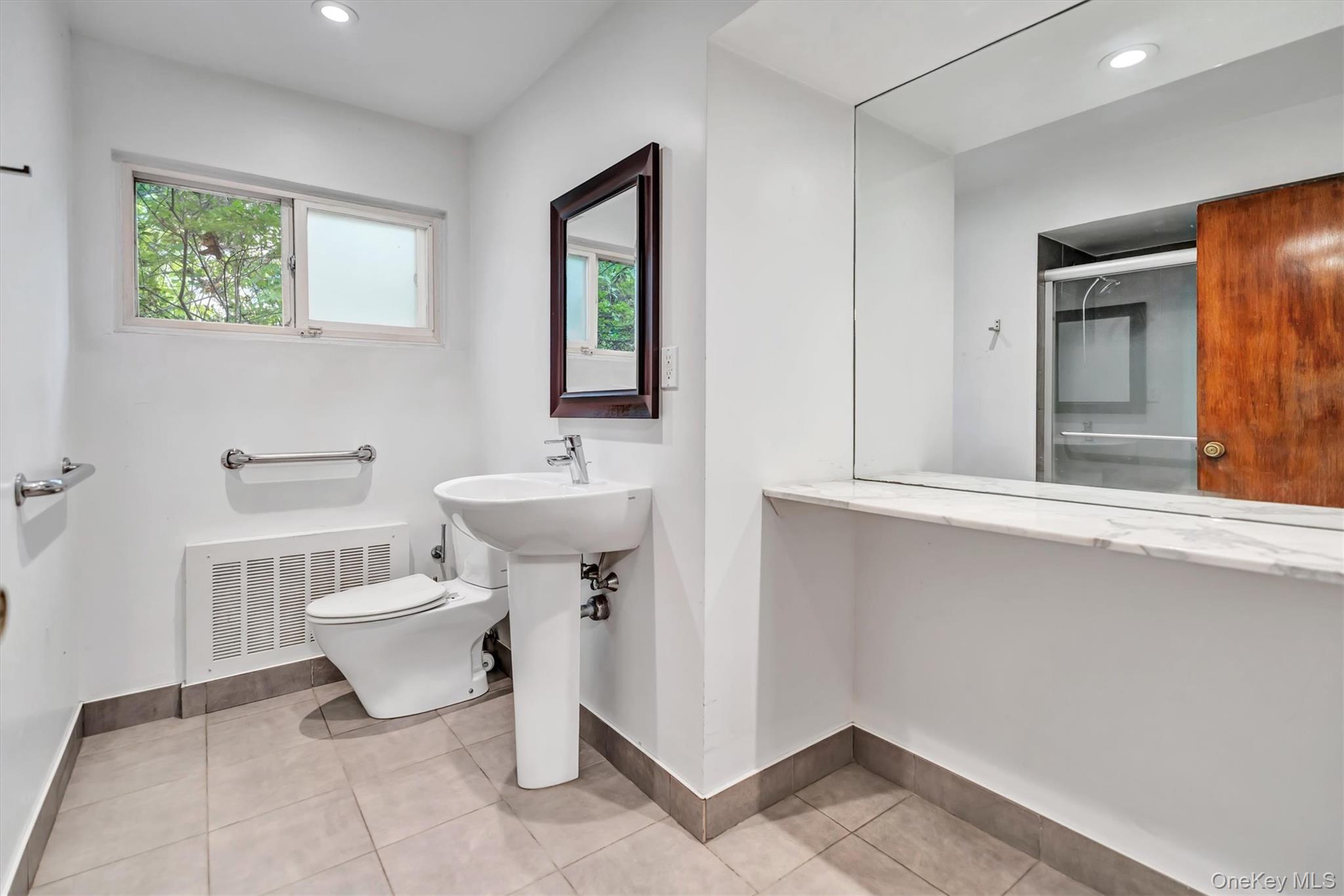 125 Colonial Road, Great Neck, NY 11021