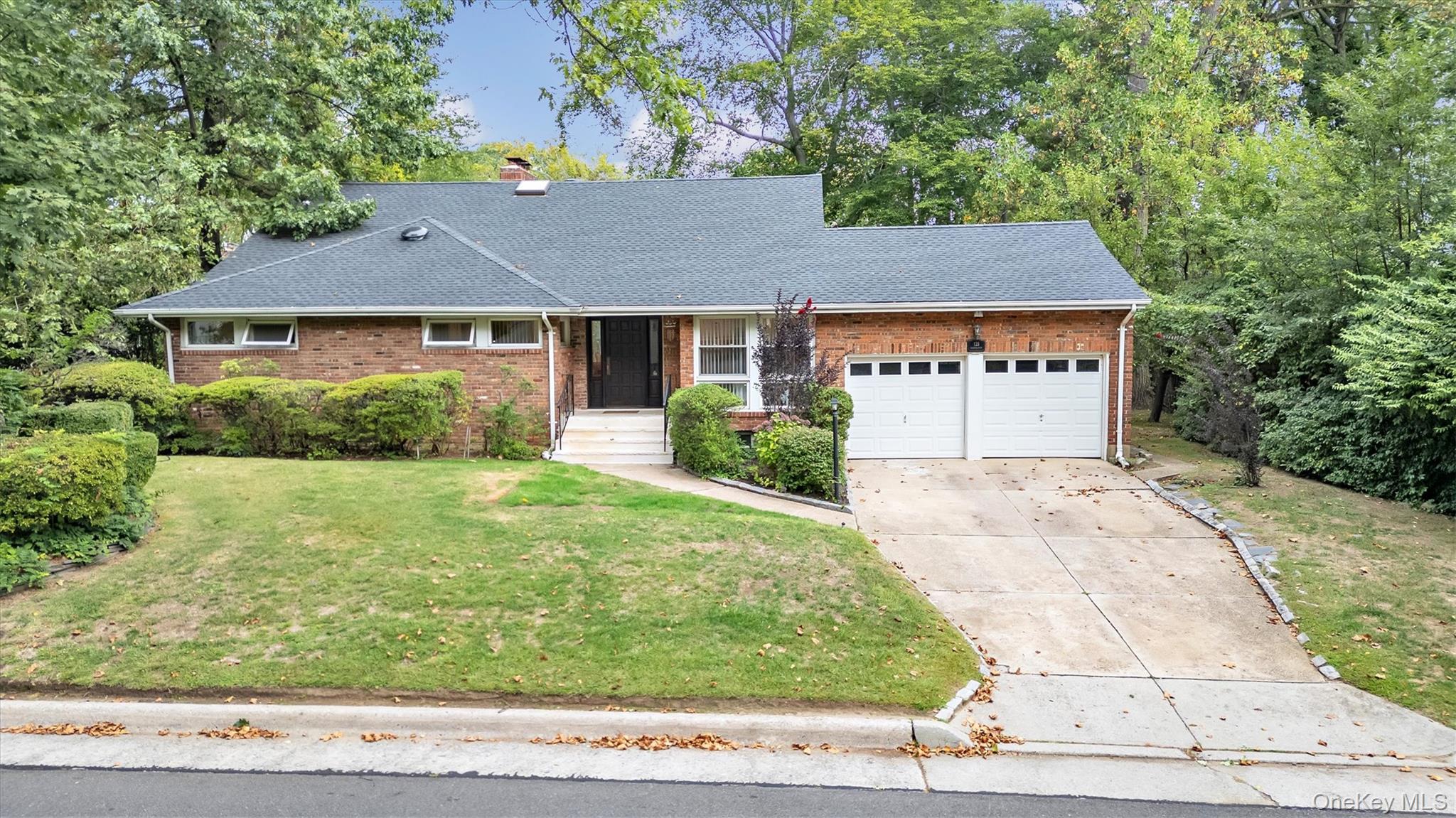 125 Colonial Road, Great Neck, NY 11021