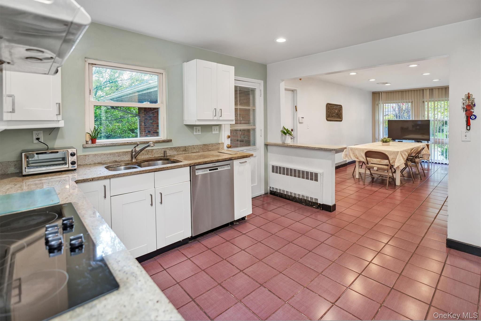 125 Colonial Road, Great Neck, NY 11021