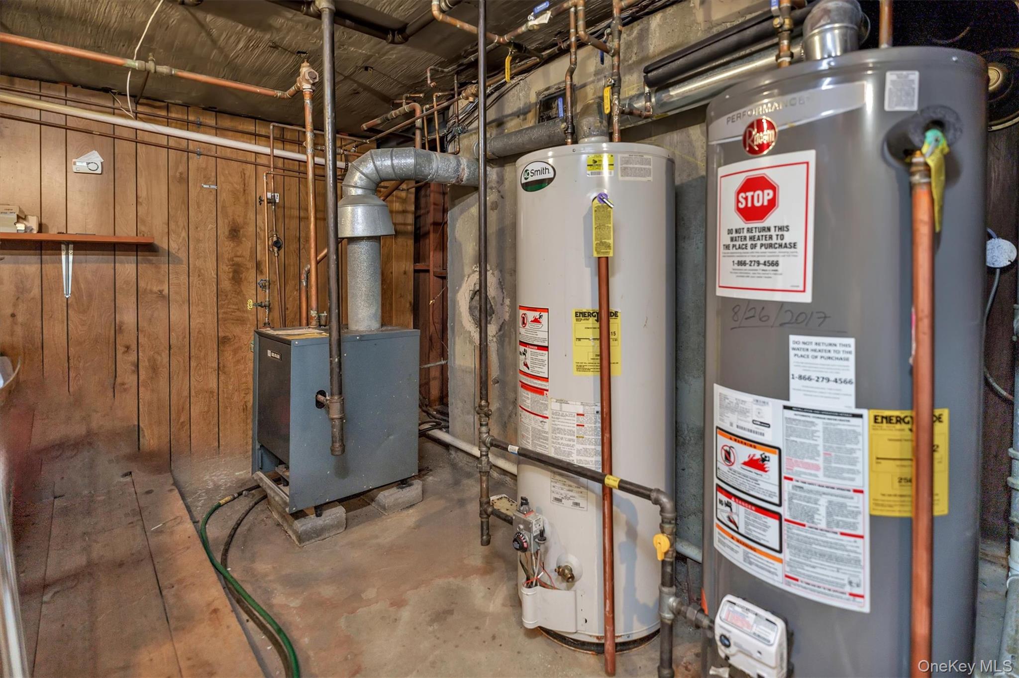 125 Colonial Road, Great Neck, NY 11021