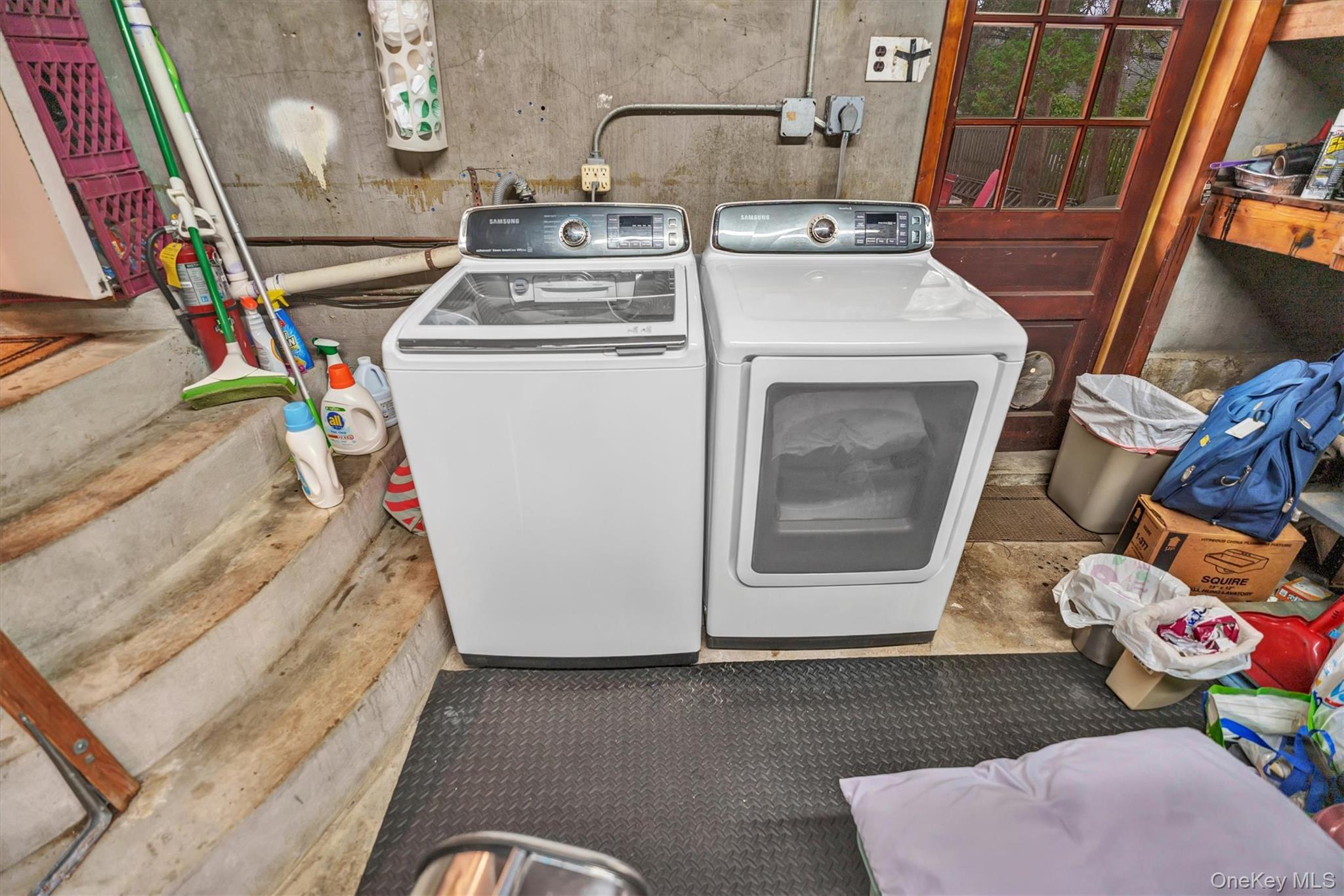 125 Colonial Road, Great Neck, NY 11021