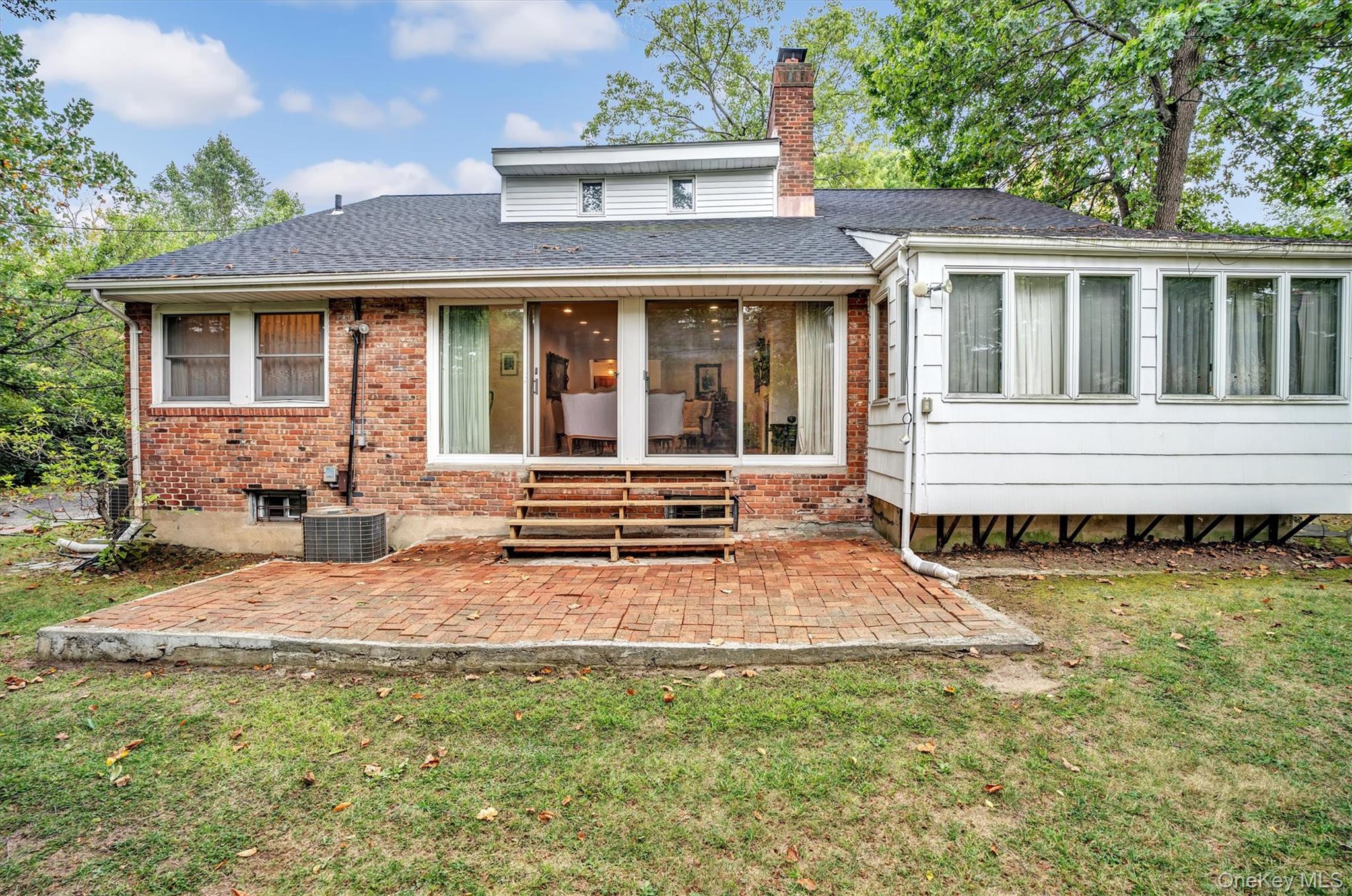 125 Colonial Road, Great Neck, NY 11021