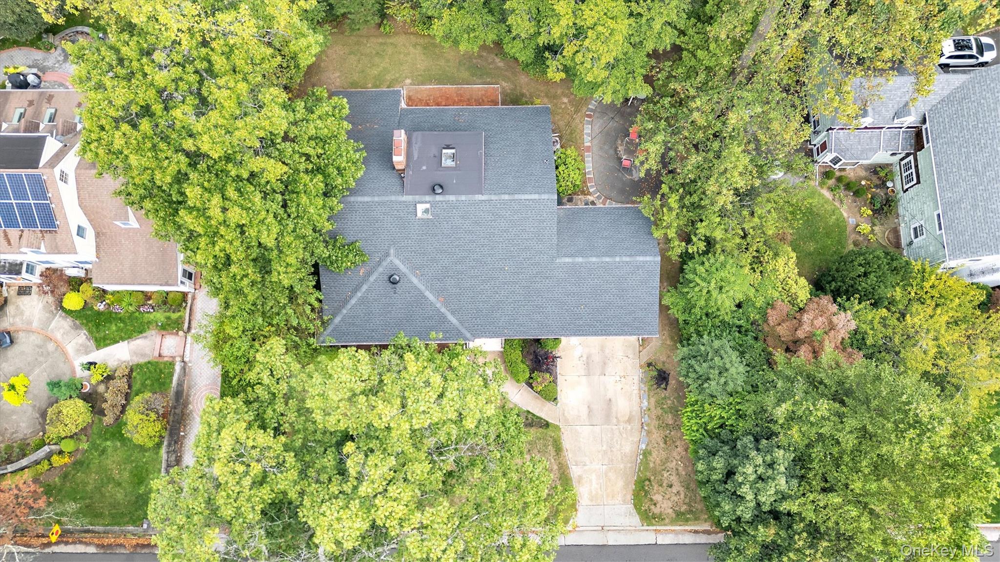 125 Colonial Road, Great Neck, NY 11021