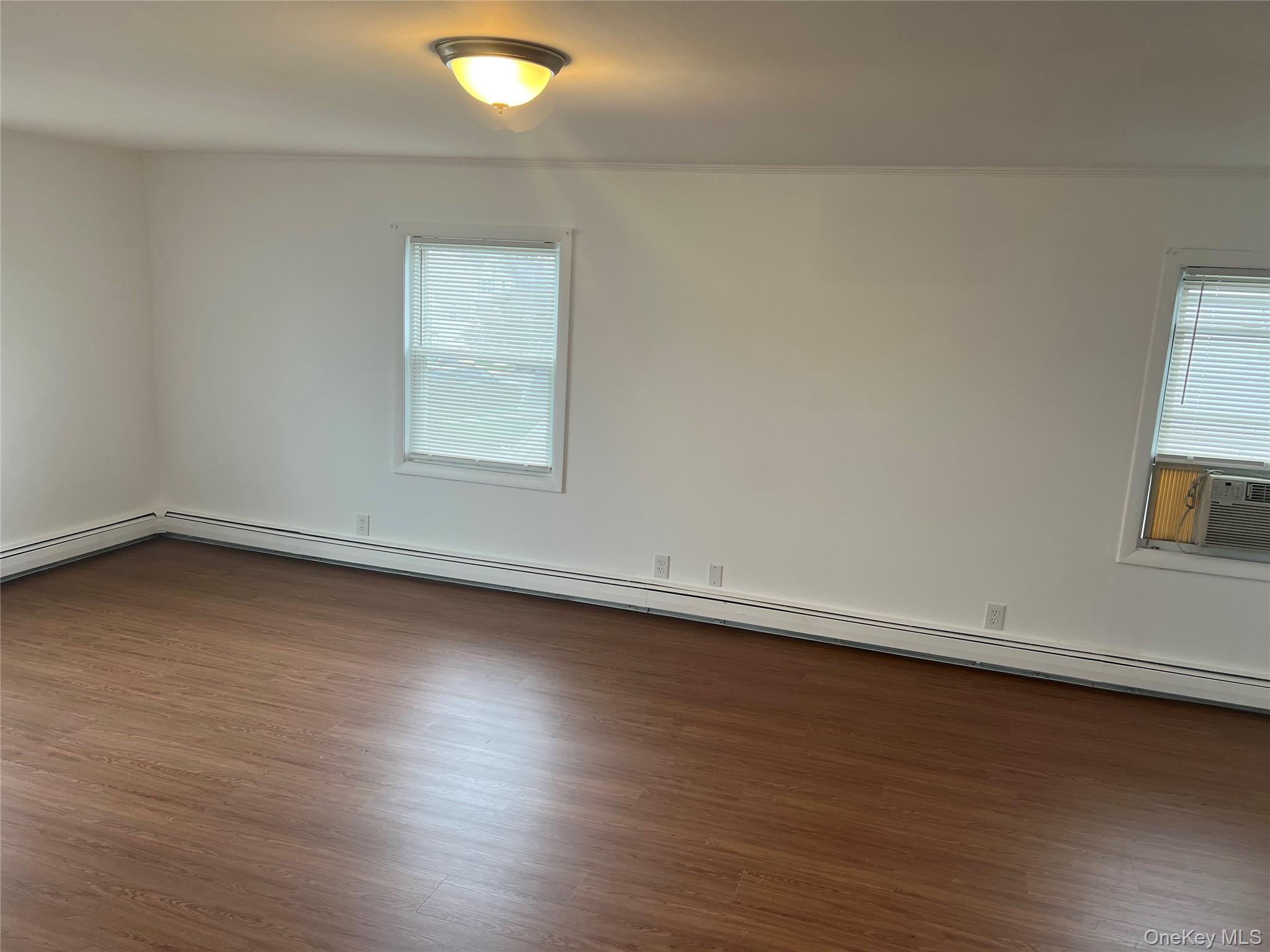 8 Gables Road, Hicksville, NY 11801