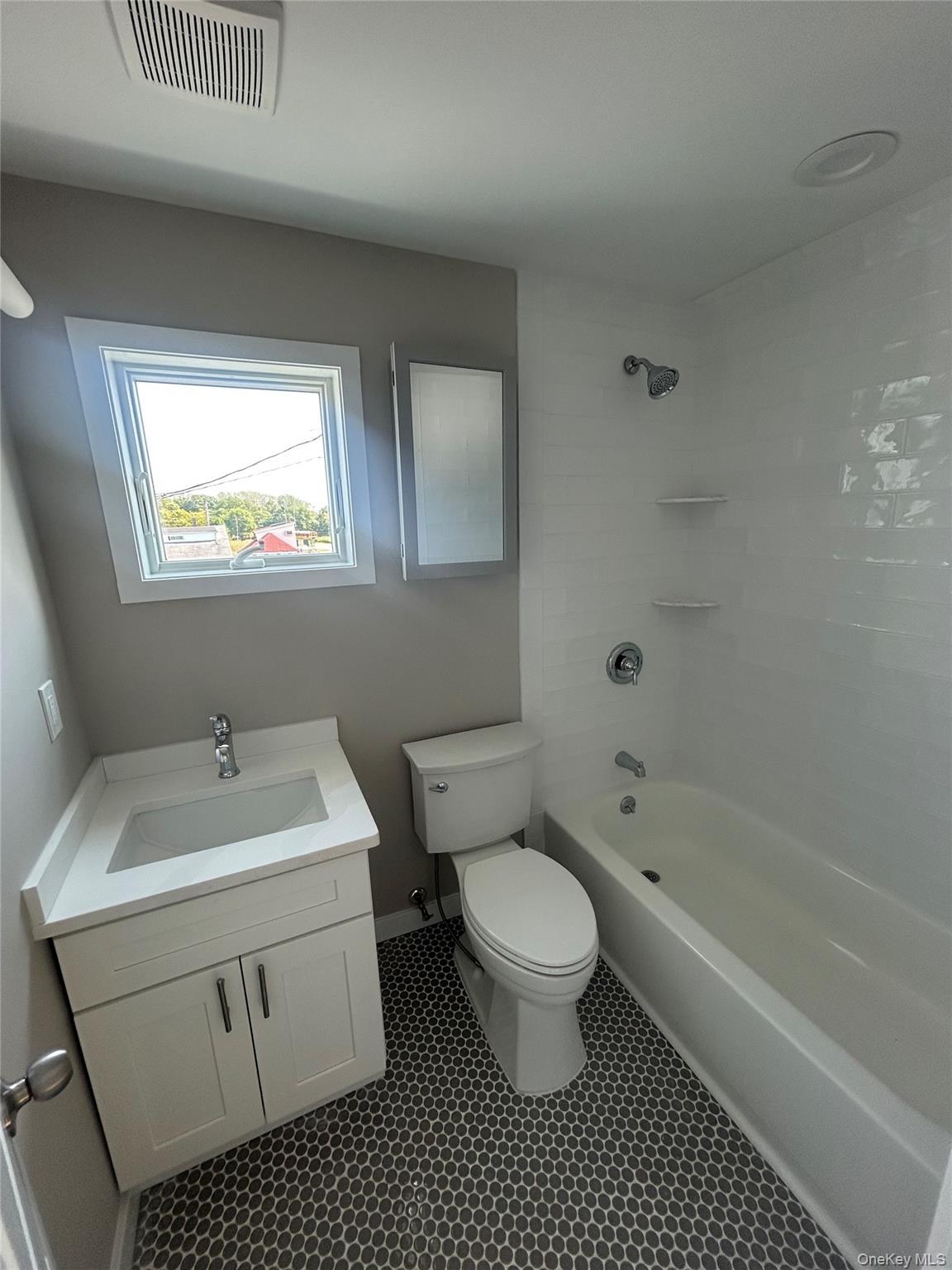 20 Bayview Avenue, Howard Beach, NY 11414