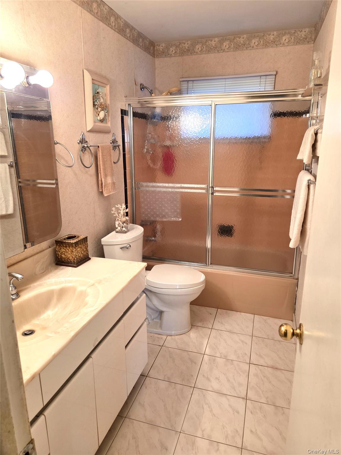 29 Oregon Street, Deer Park, NY 11729