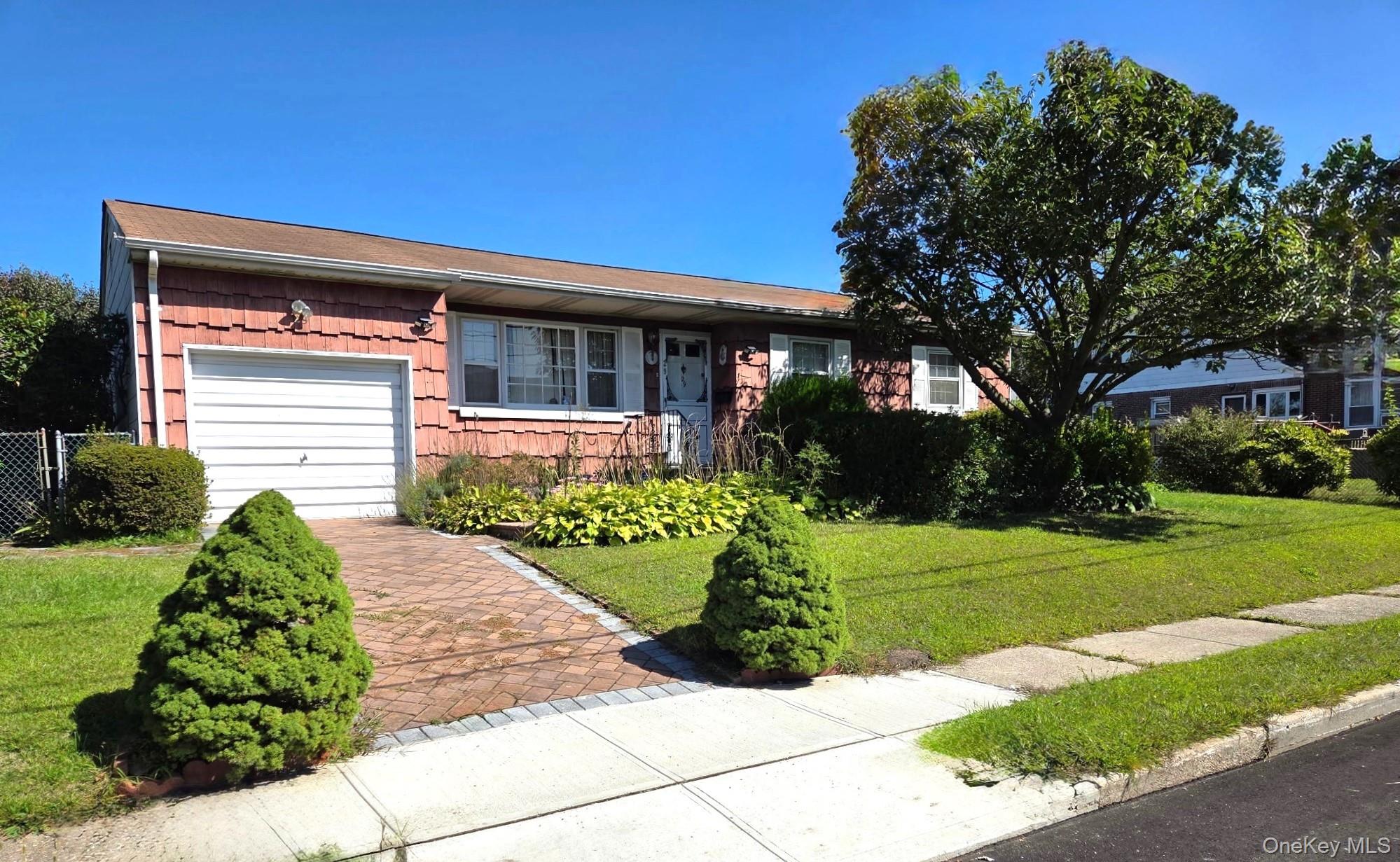 29 Oregon Street, Deer Park, NY 11729