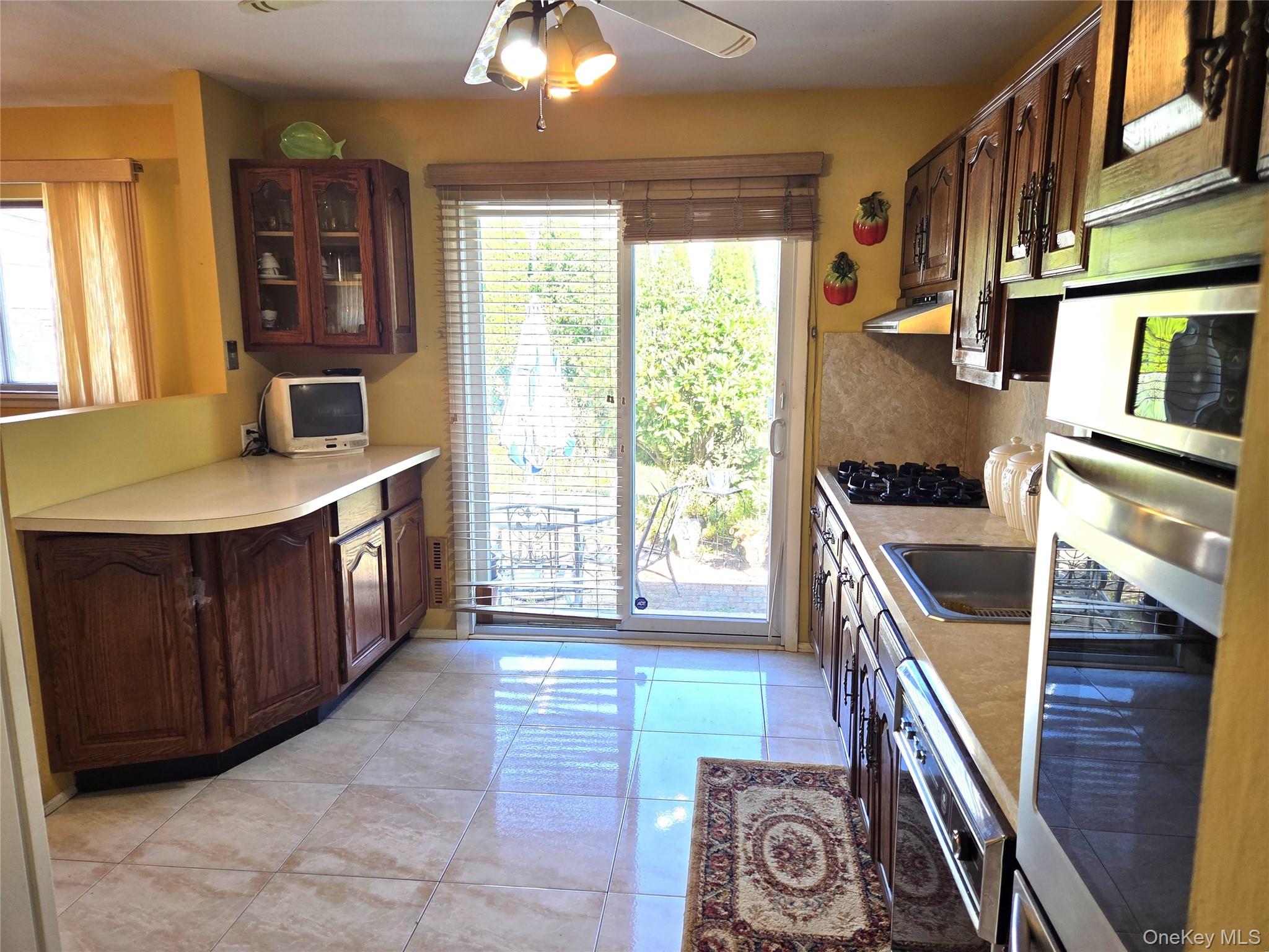 29 Oregon Street, Deer Park, NY 11729