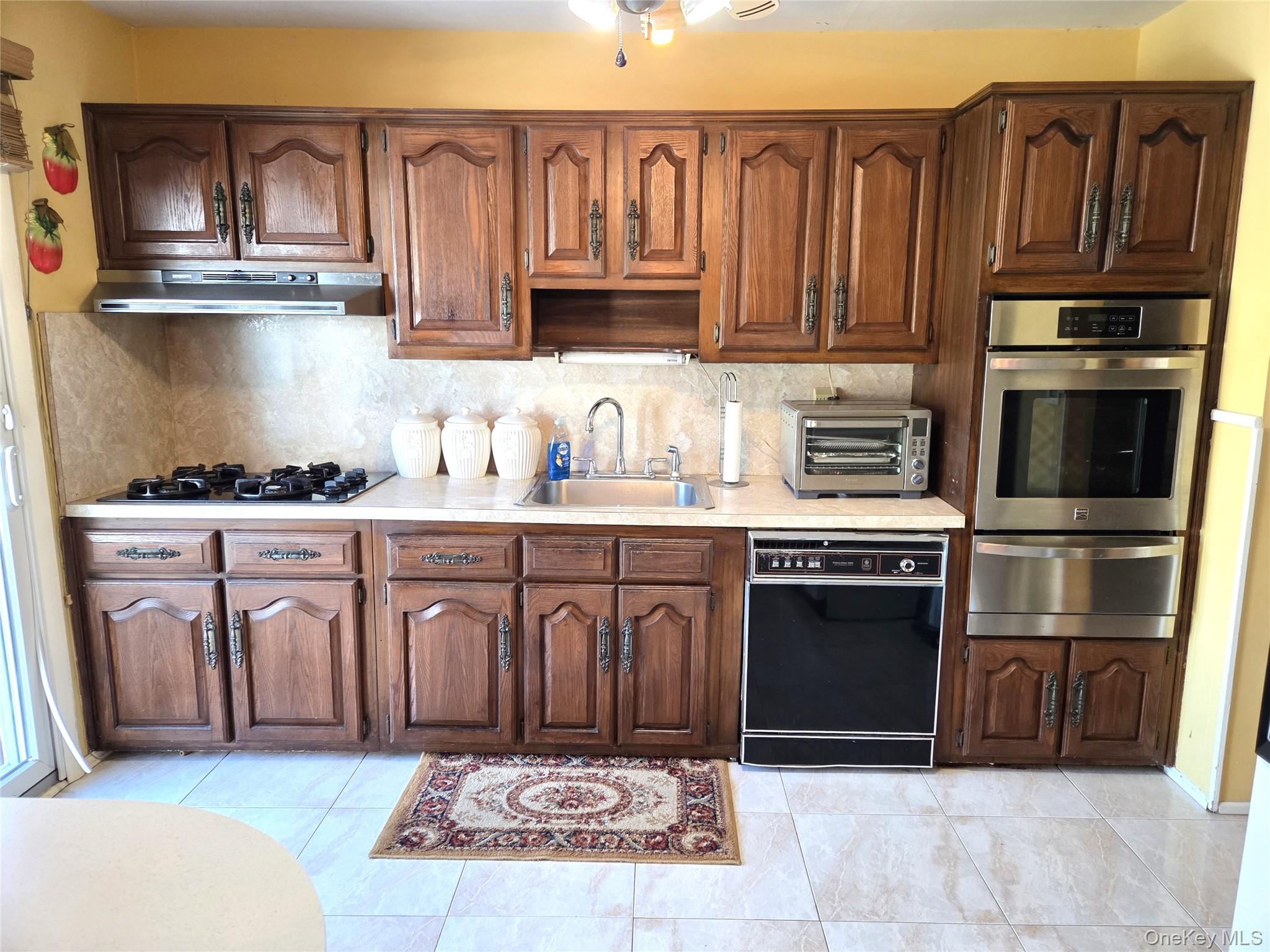 29 Oregon Street, Deer Park, NY 11729