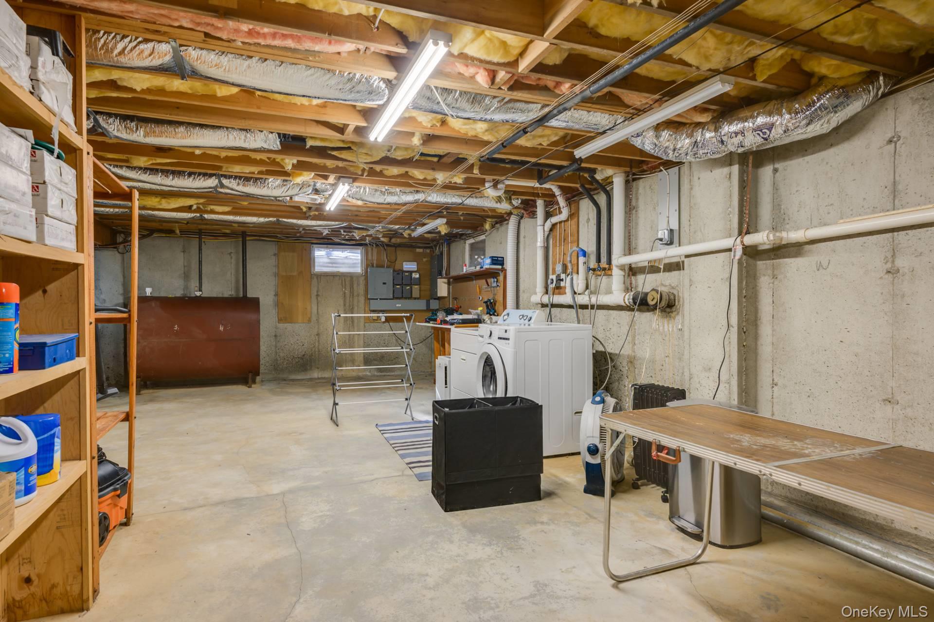 41 Old Squires Road, Hampton Bays, NY 11946