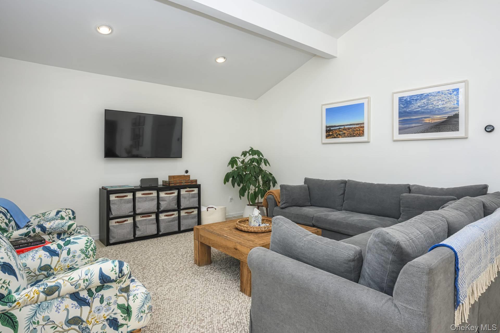 41 Old Squires Road, Hampton Bays, NY 11946