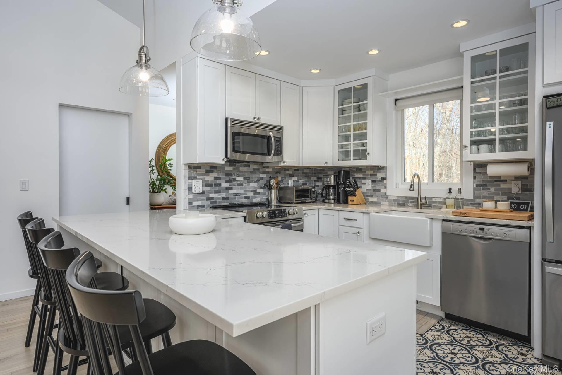 41 Old Squires Road, Hampton Bays, NY 11946