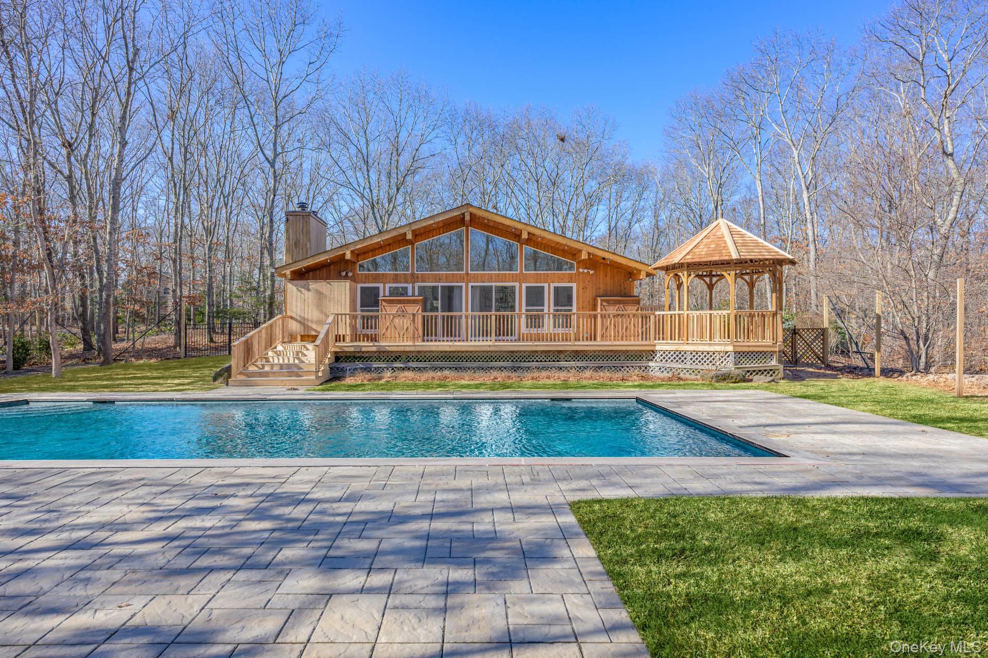 41 Old Squires Road, Hampton Bays, NY 11946