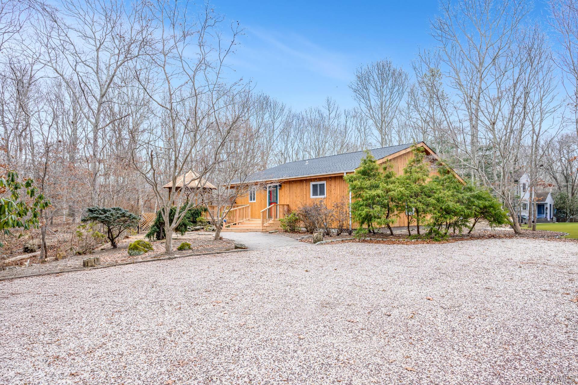 41 Old Squires Road, Hampton Bays, NY 11946