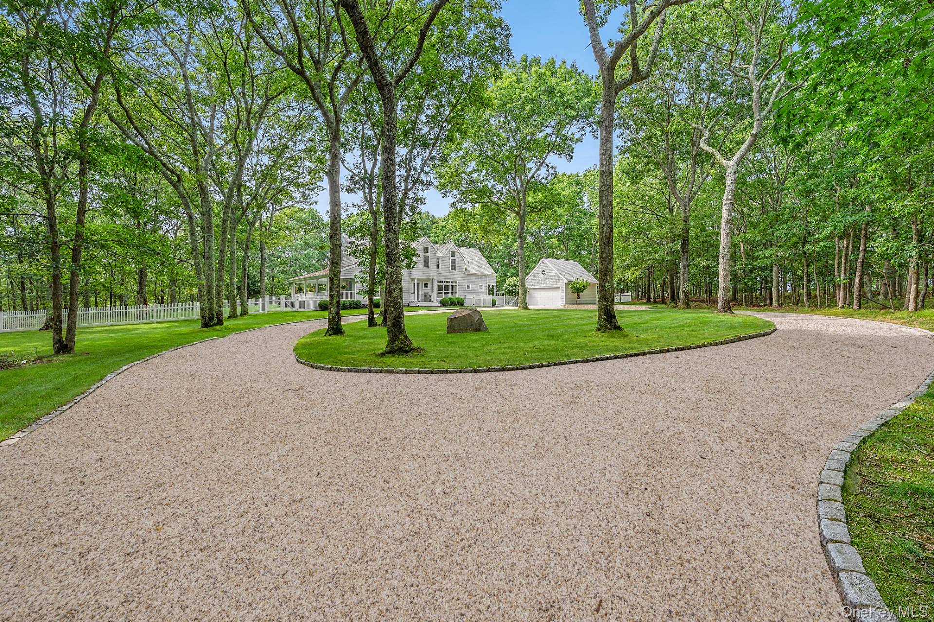 574 Route 114, Wainscott, NY 11975