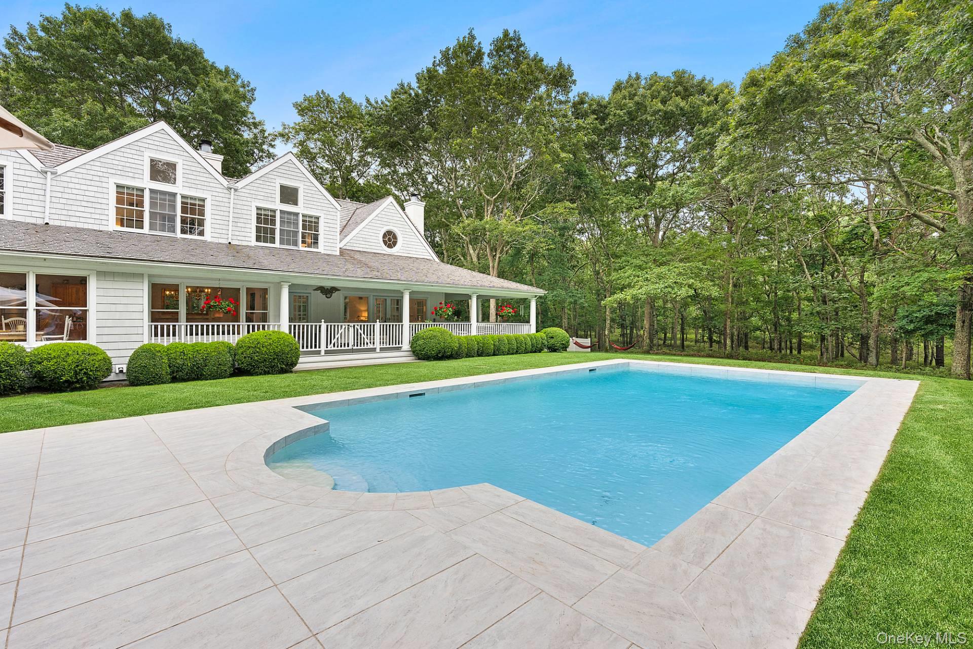 574 Route 114, Wainscott, NY 11975