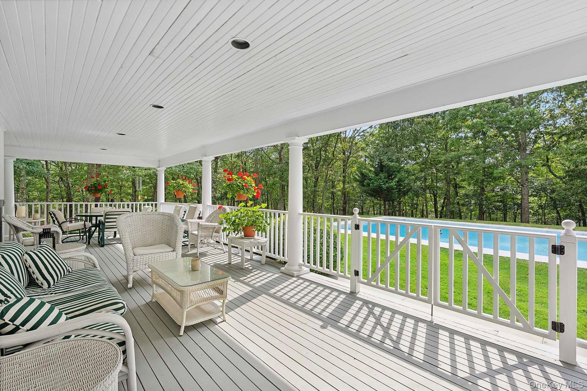 574 Route 114, Wainscott, NY 11975