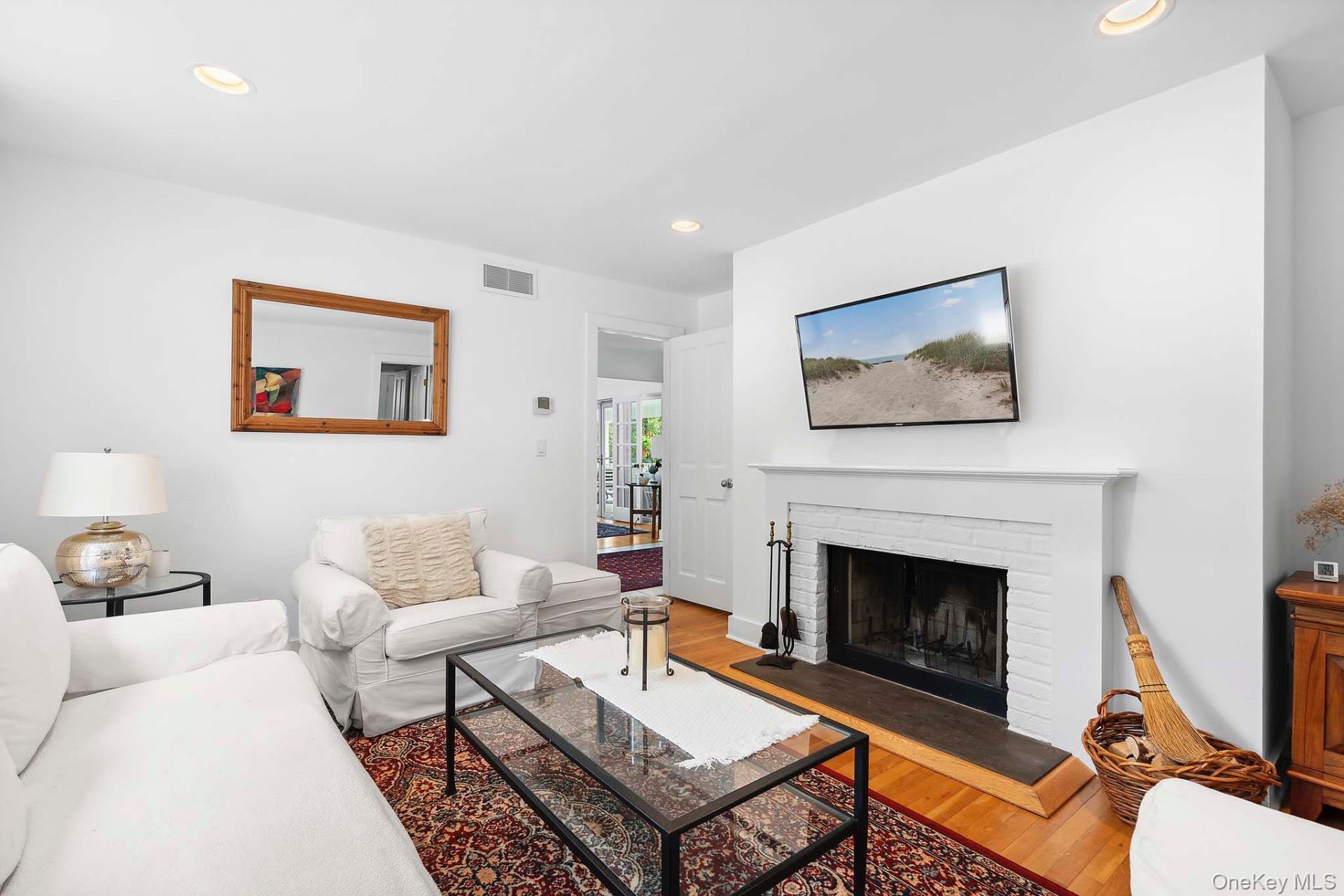 574 Route 114, Wainscott, NY 11975