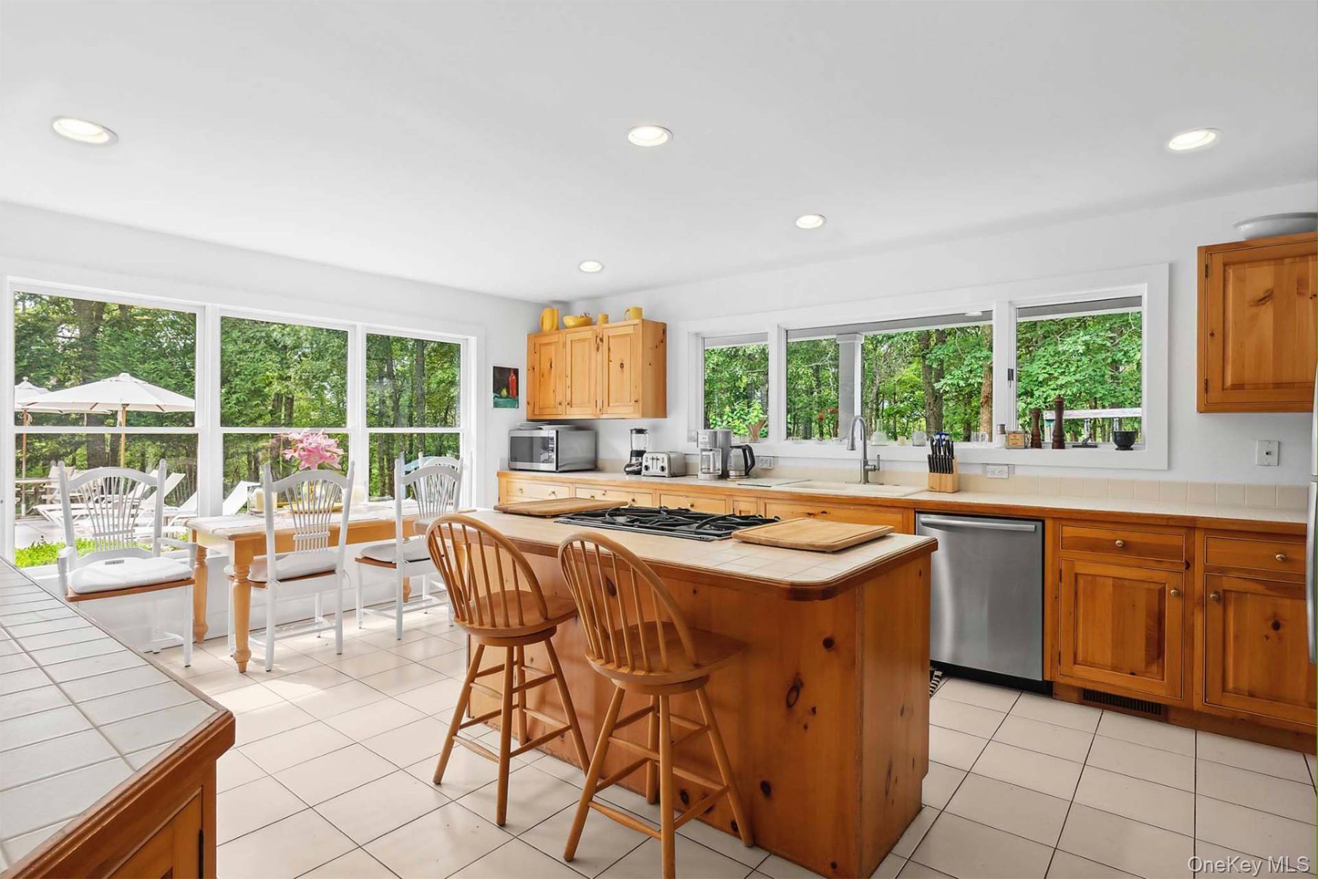 574 Route 114, Wainscott, NY 11975