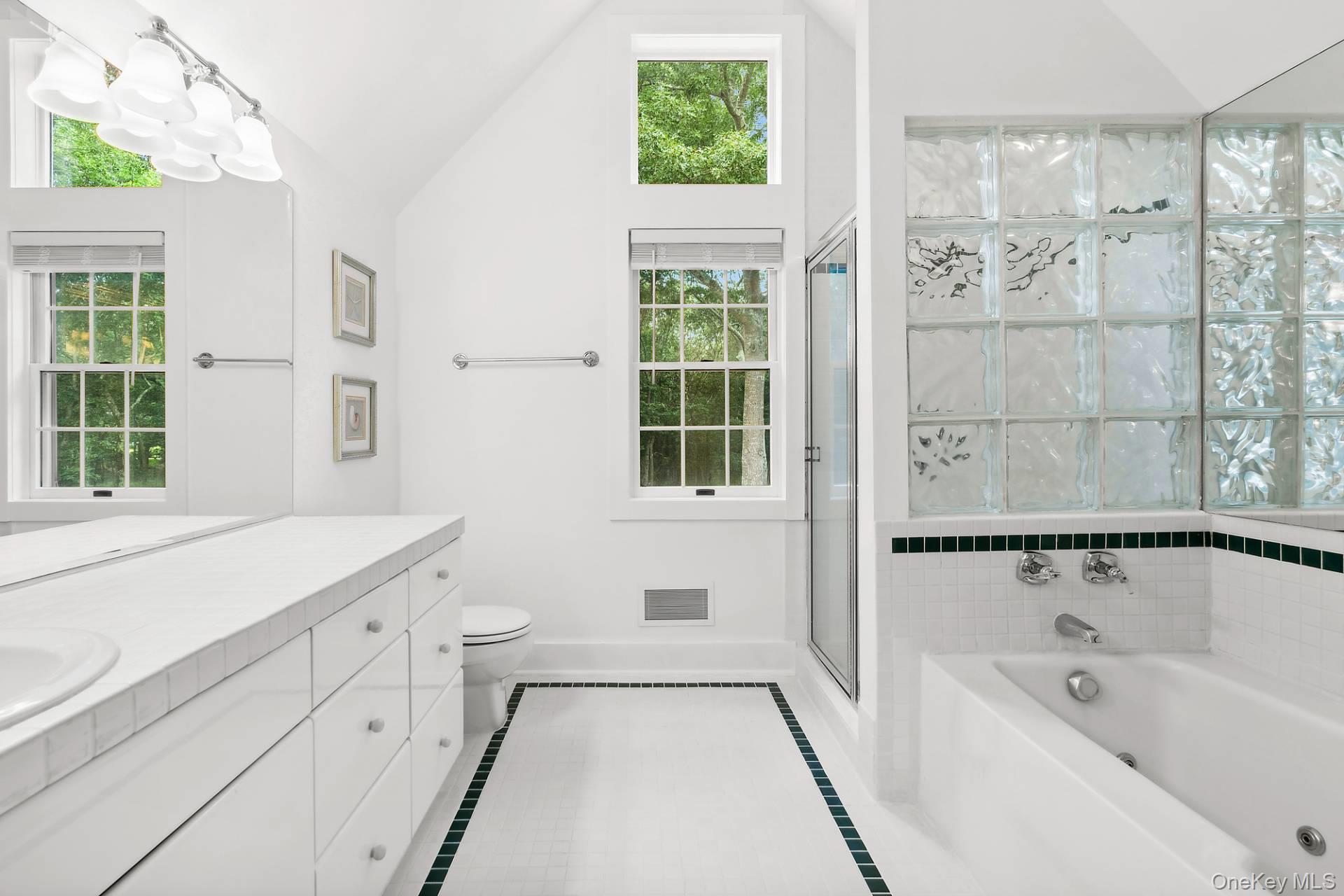 574 Route 114, Wainscott, NY 11975