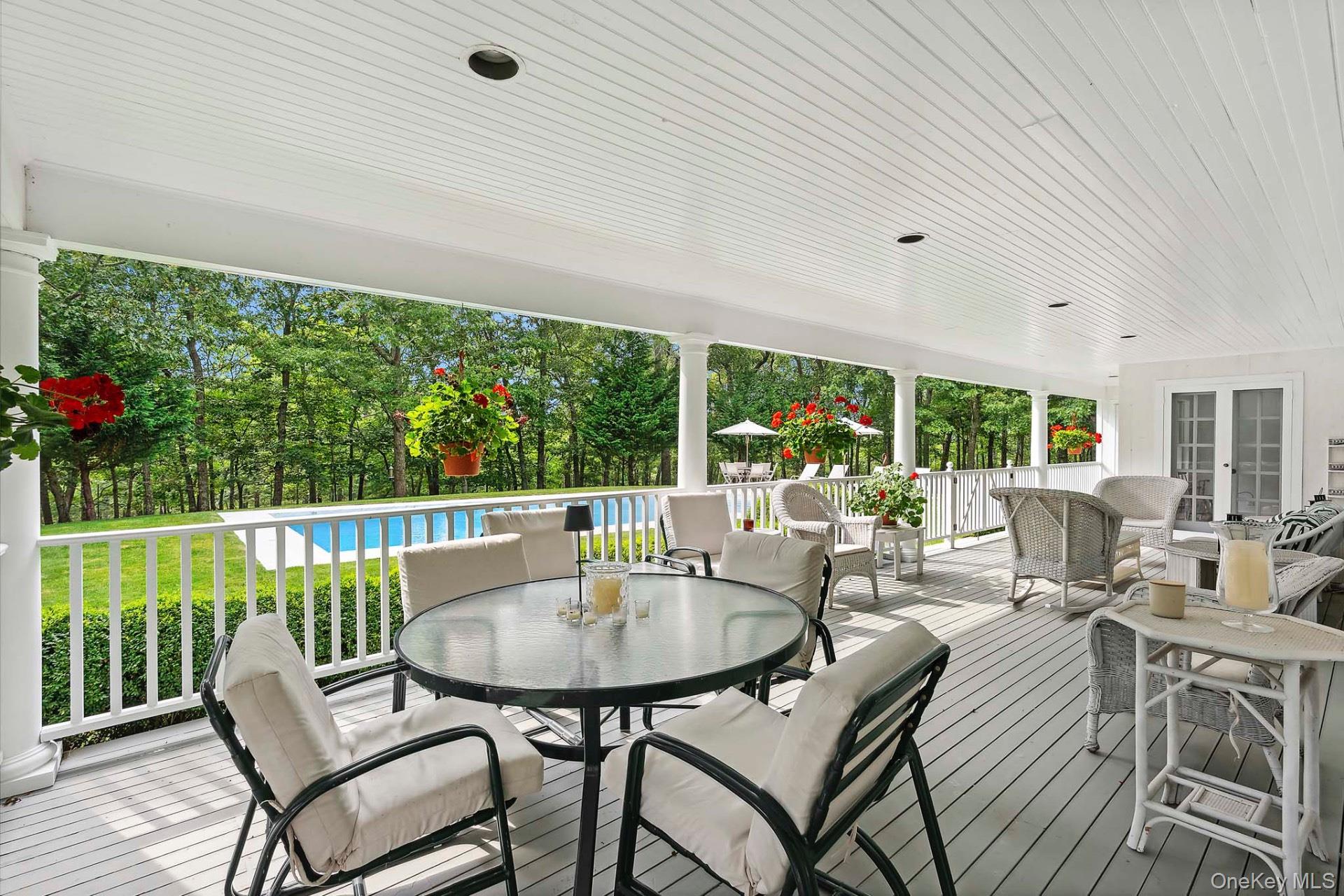 574 Route 114, Wainscott, NY 11975