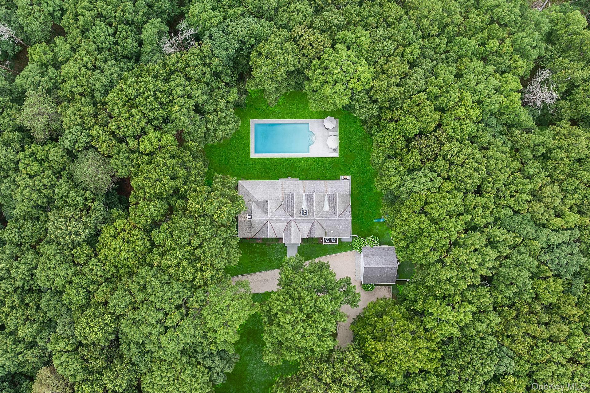 574 Route 114, Wainscott, NY 11975