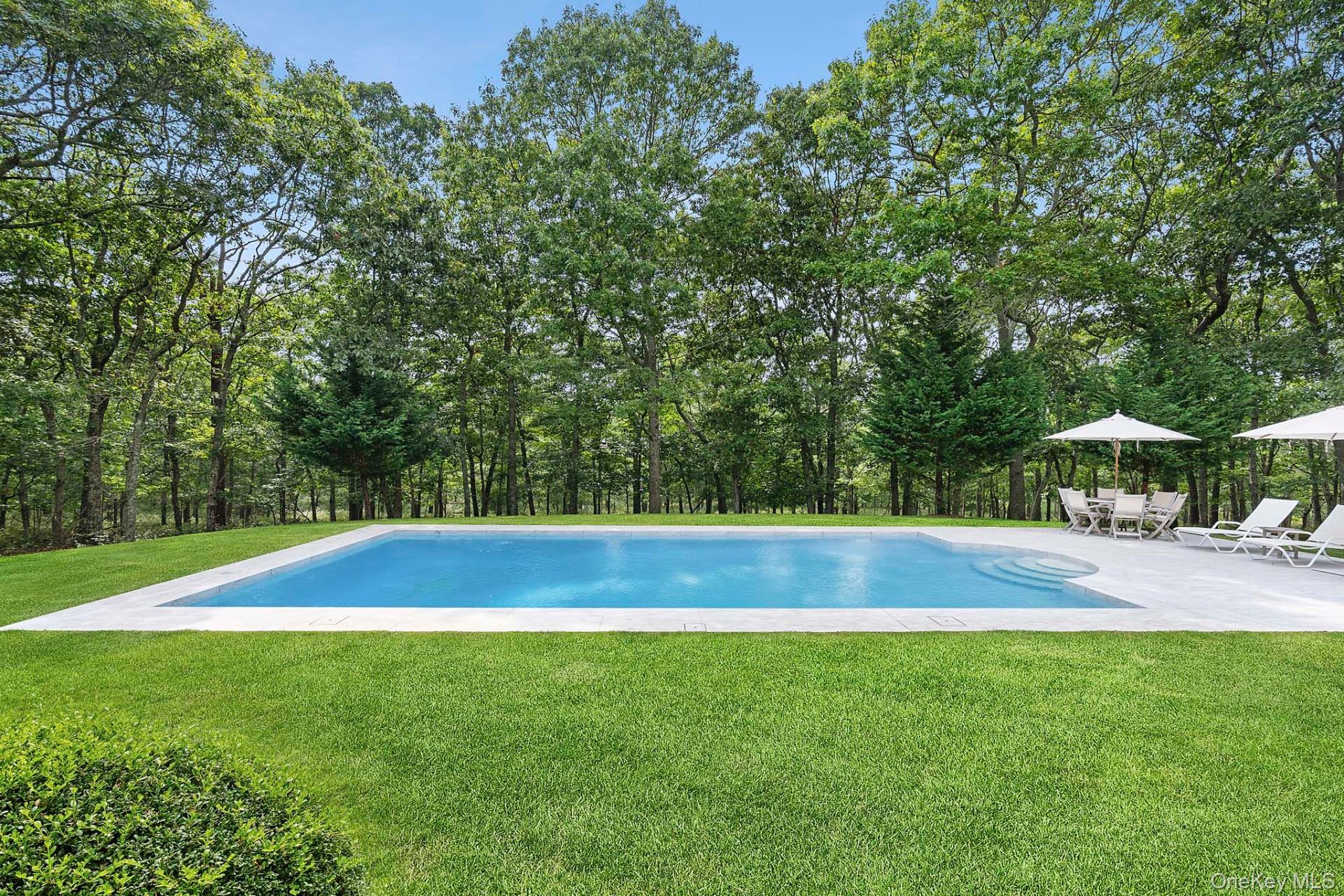 574 Route 114, Wainscott, NY 11975