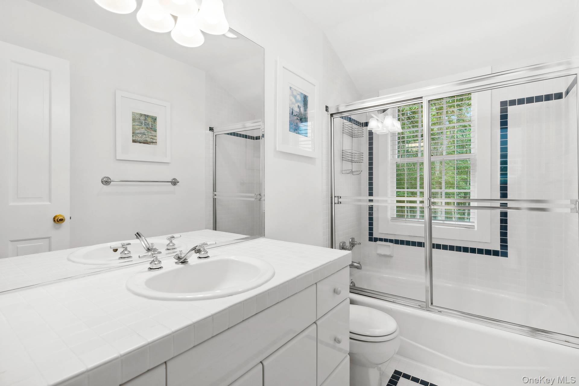 574 Route 114, Wainscott, NY 11975