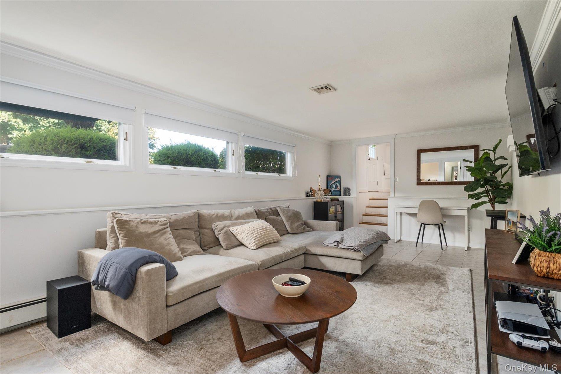 812 Pine Avenue, West Islip, NY 11795