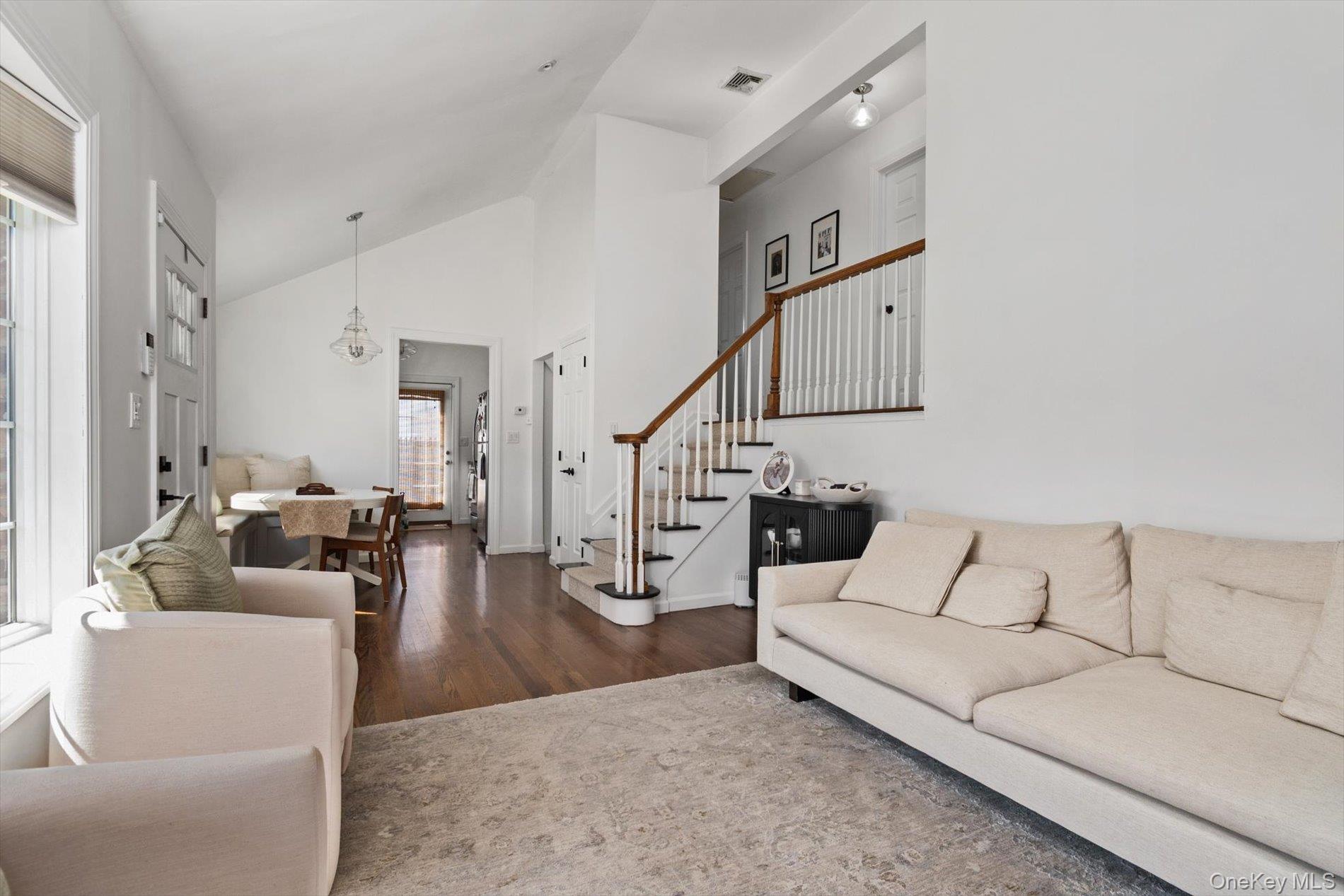 812 Pine Avenue, West Islip, NY 11795