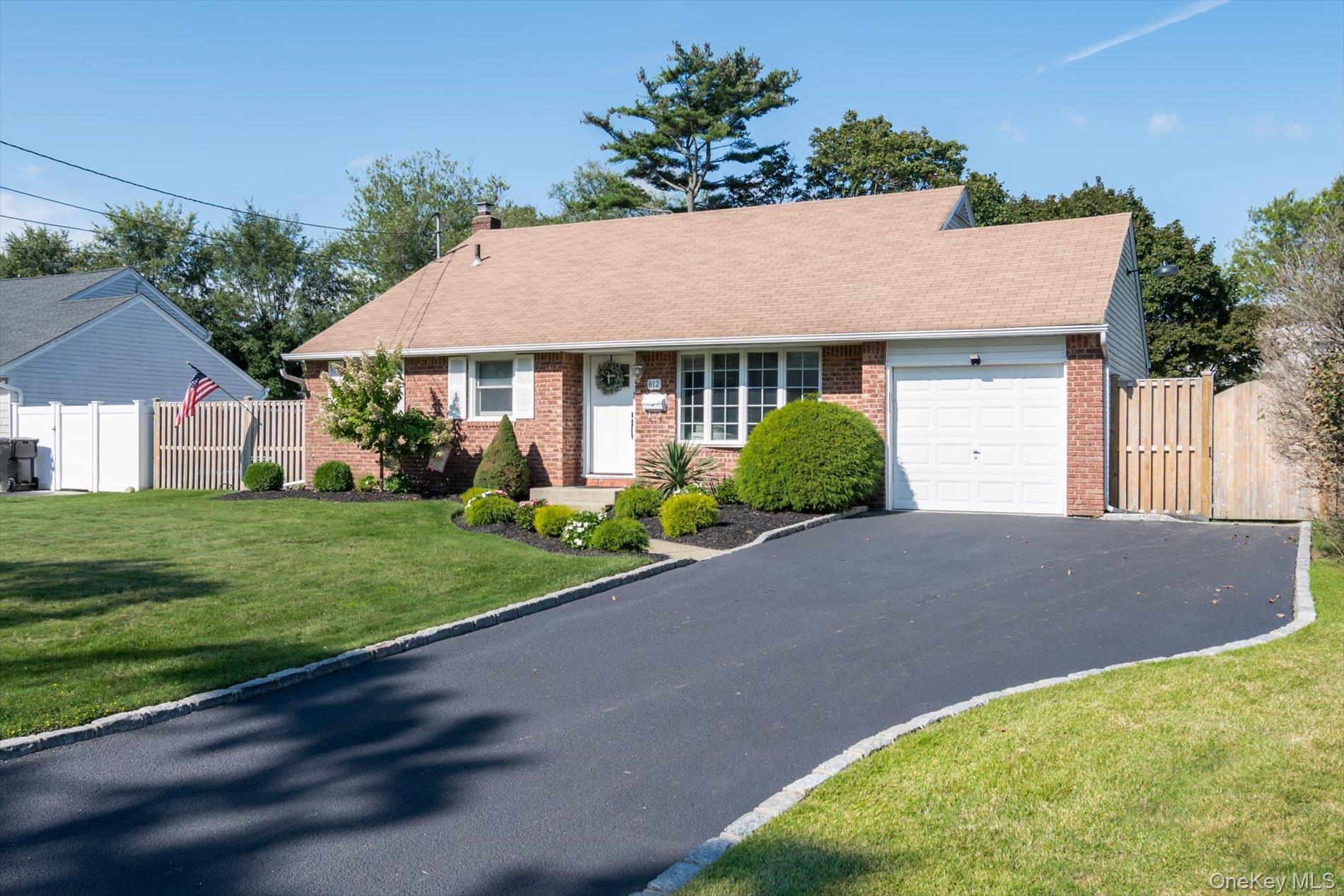 812 Pine Avenue, West Islip, NY 11795