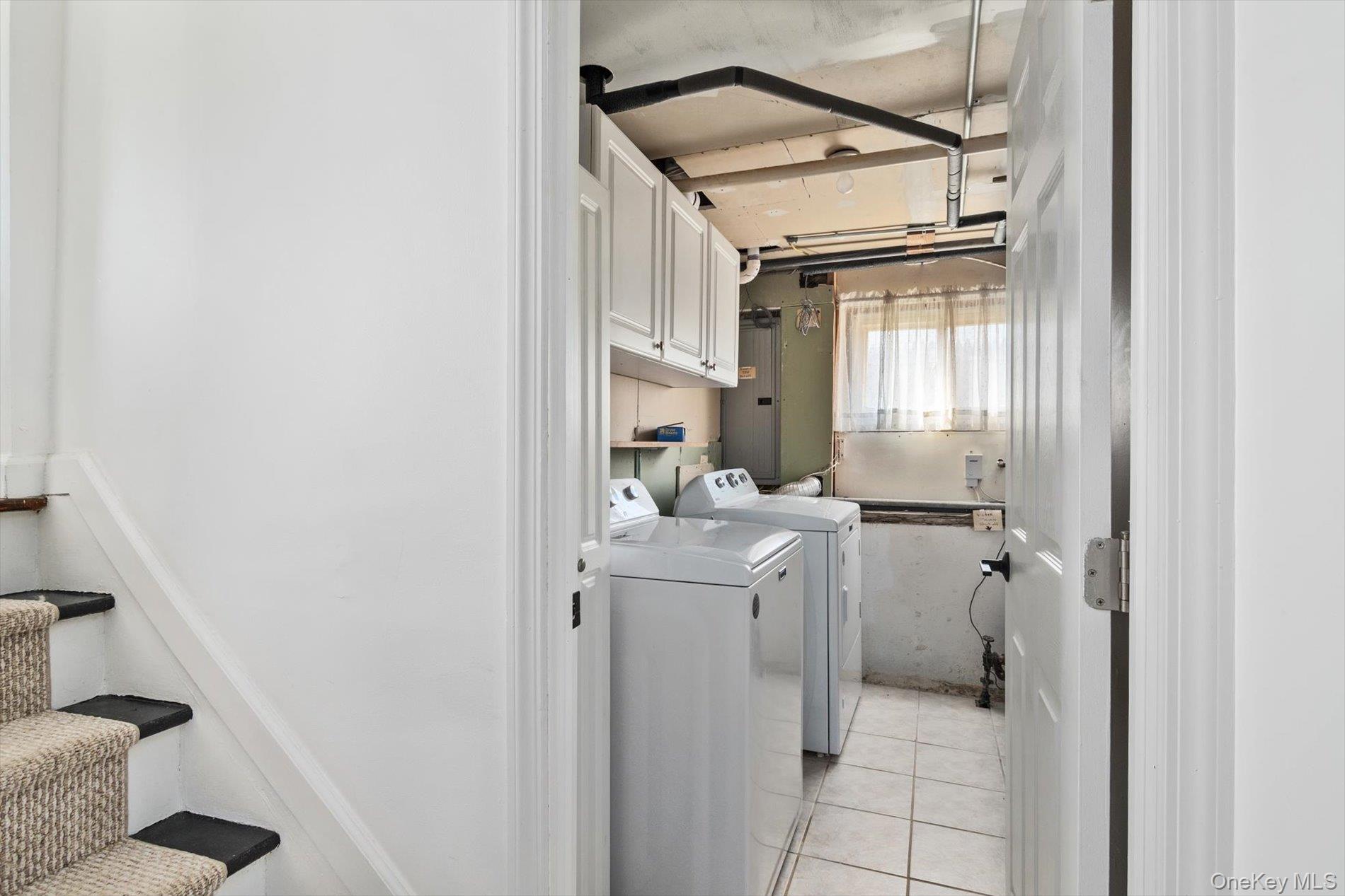 812 Pine Avenue, West Islip, NY 11795