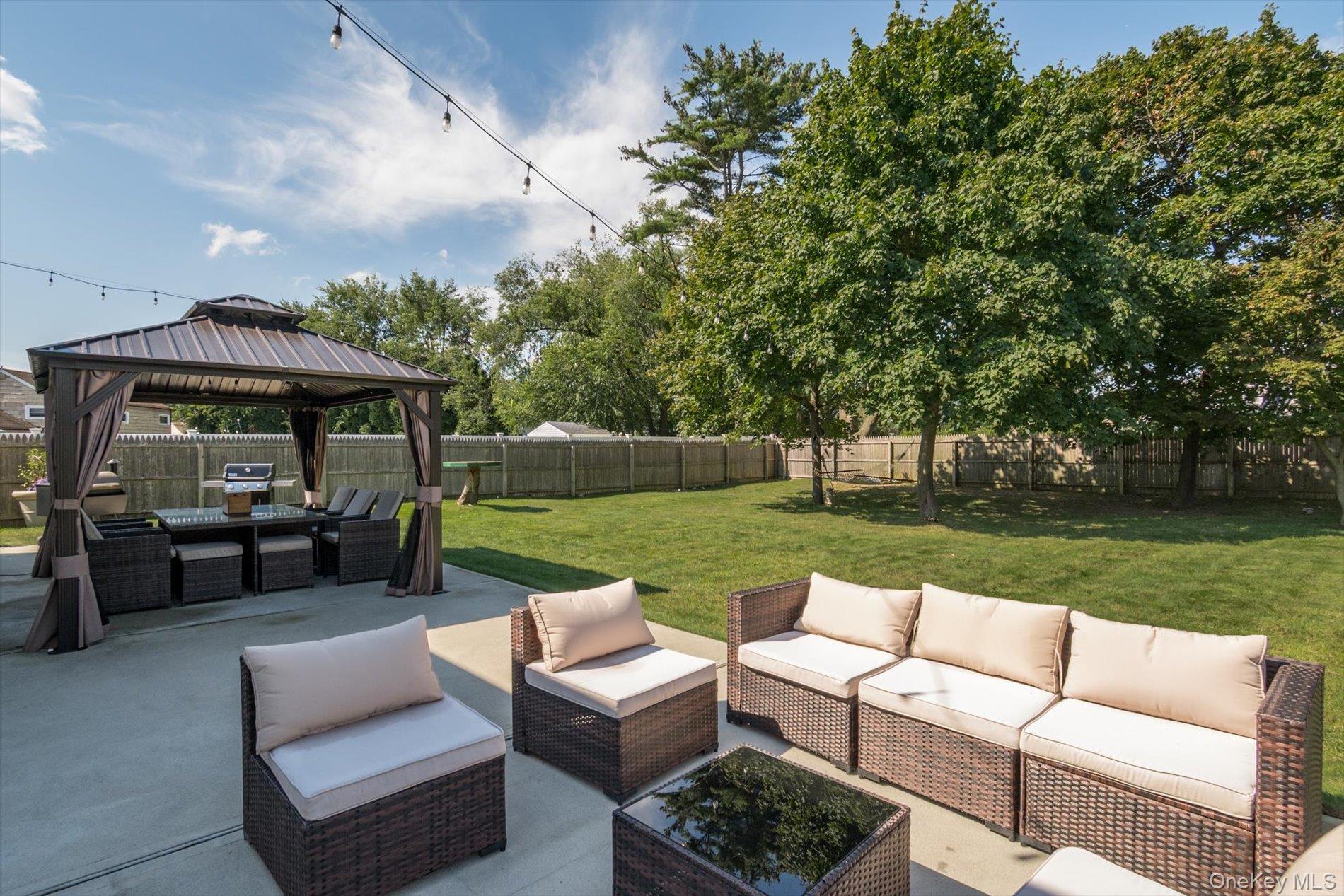 812 Pine Avenue, West Islip, NY 11795