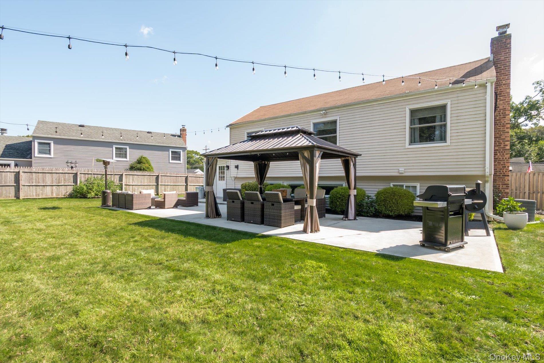 812 Pine Avenue, West Islip, NY 11795