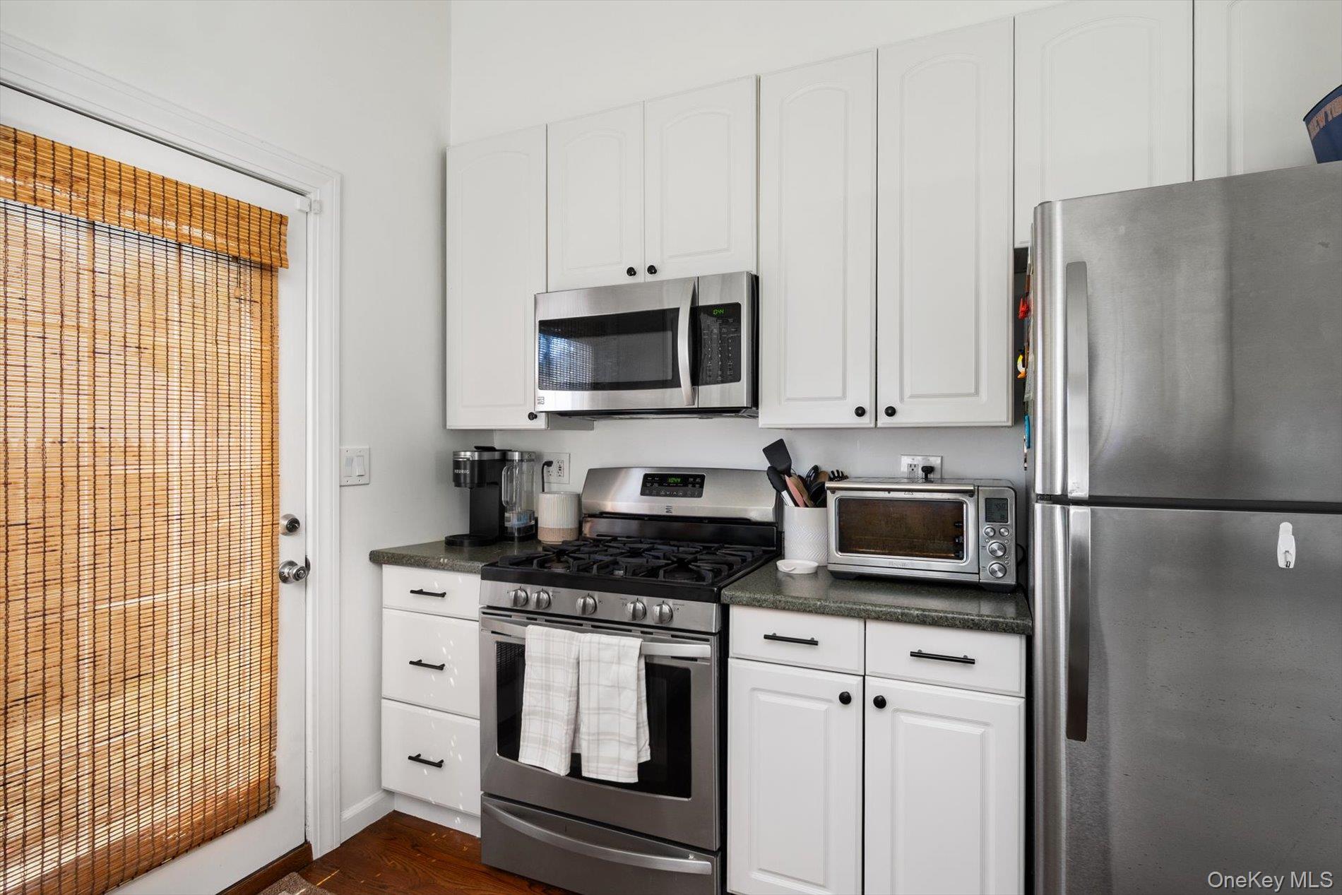 812 Pine Avenue, West Islip, NY 11795