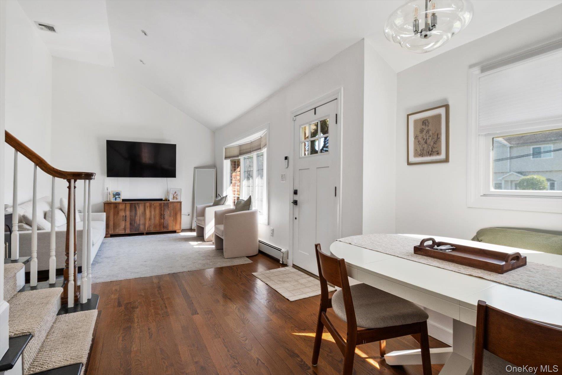 812 Pine Avenue, West Islip, NY 11795