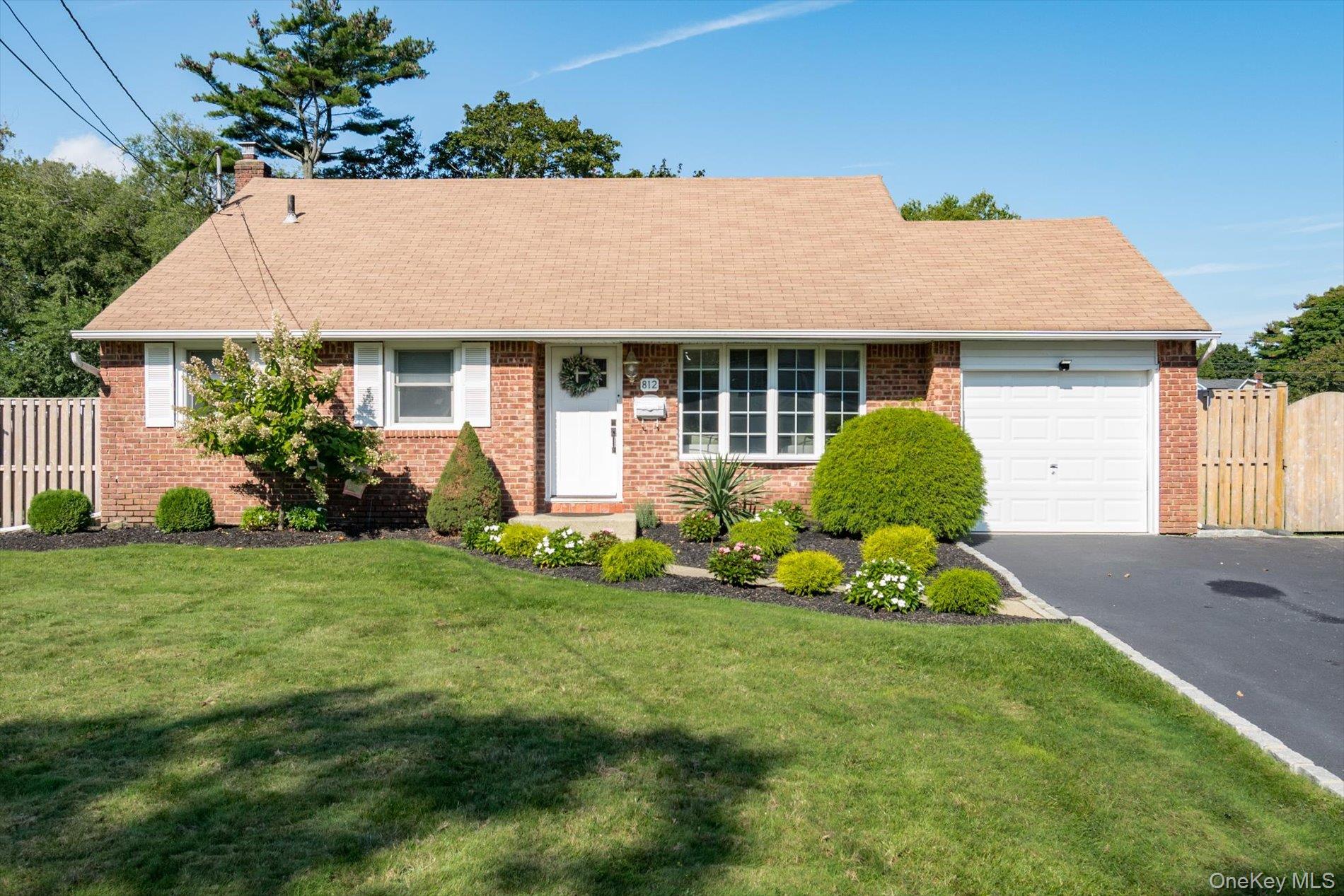 812 Pine Avenue, West Islip, NY 11795