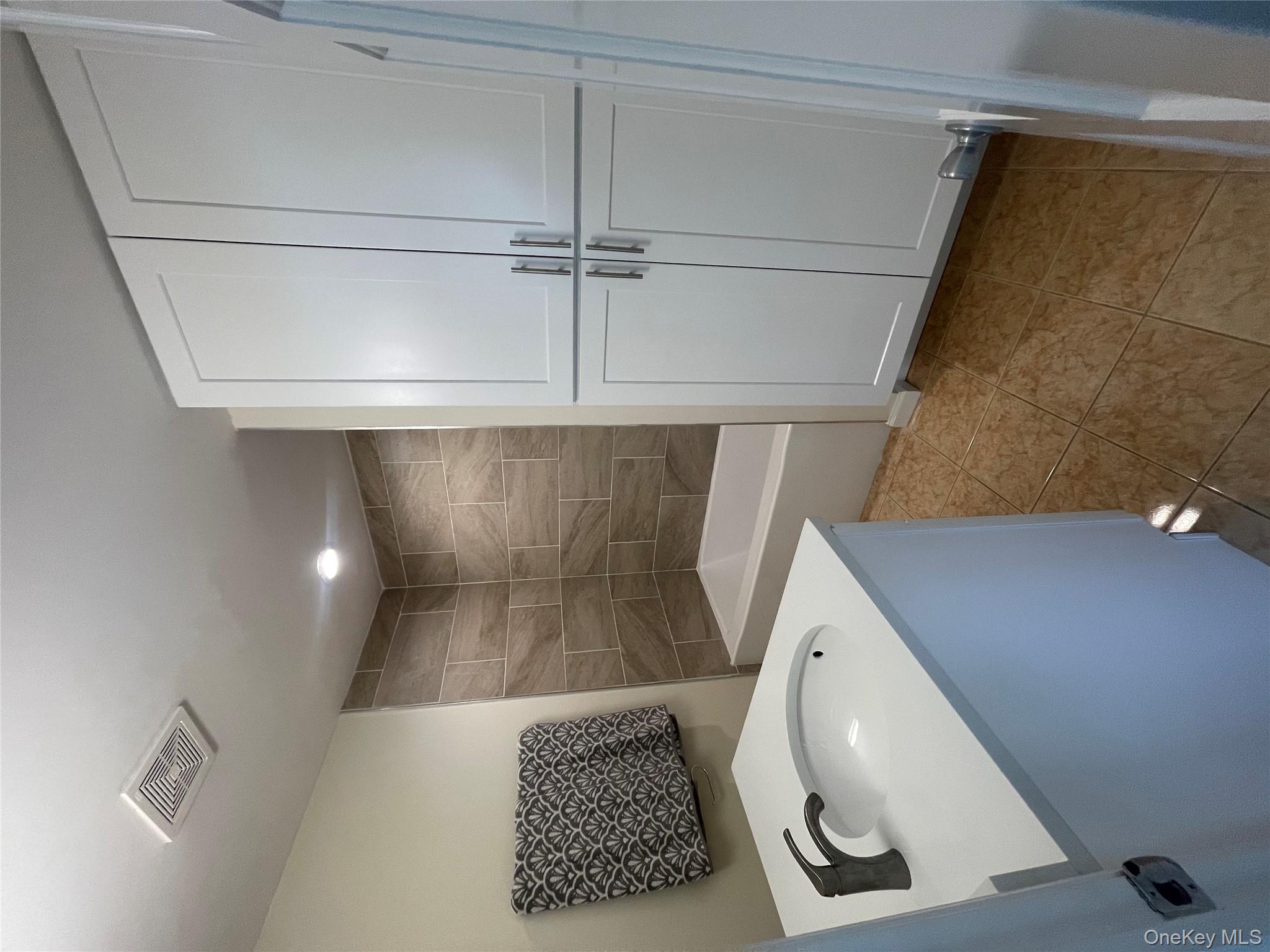 20 Pequot Lane, East Islip, NY 11730