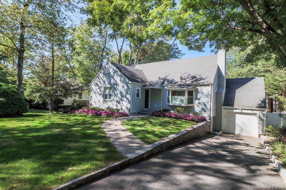 112 Thornbury Road E, Scarsdale, NY 10583