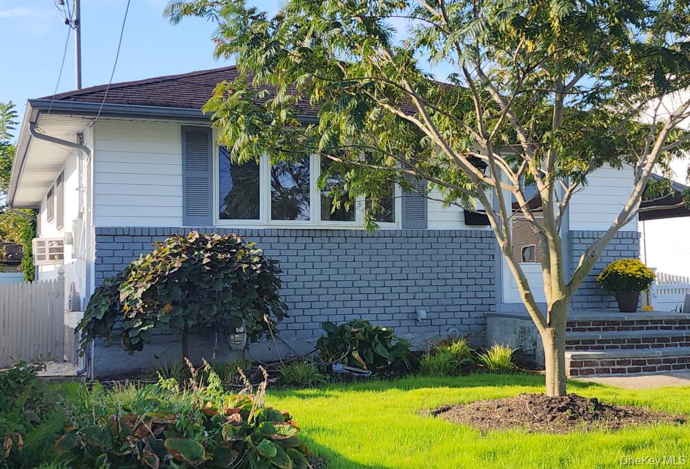 206 N Kentucky Avenue, Massapequa, NY 11758