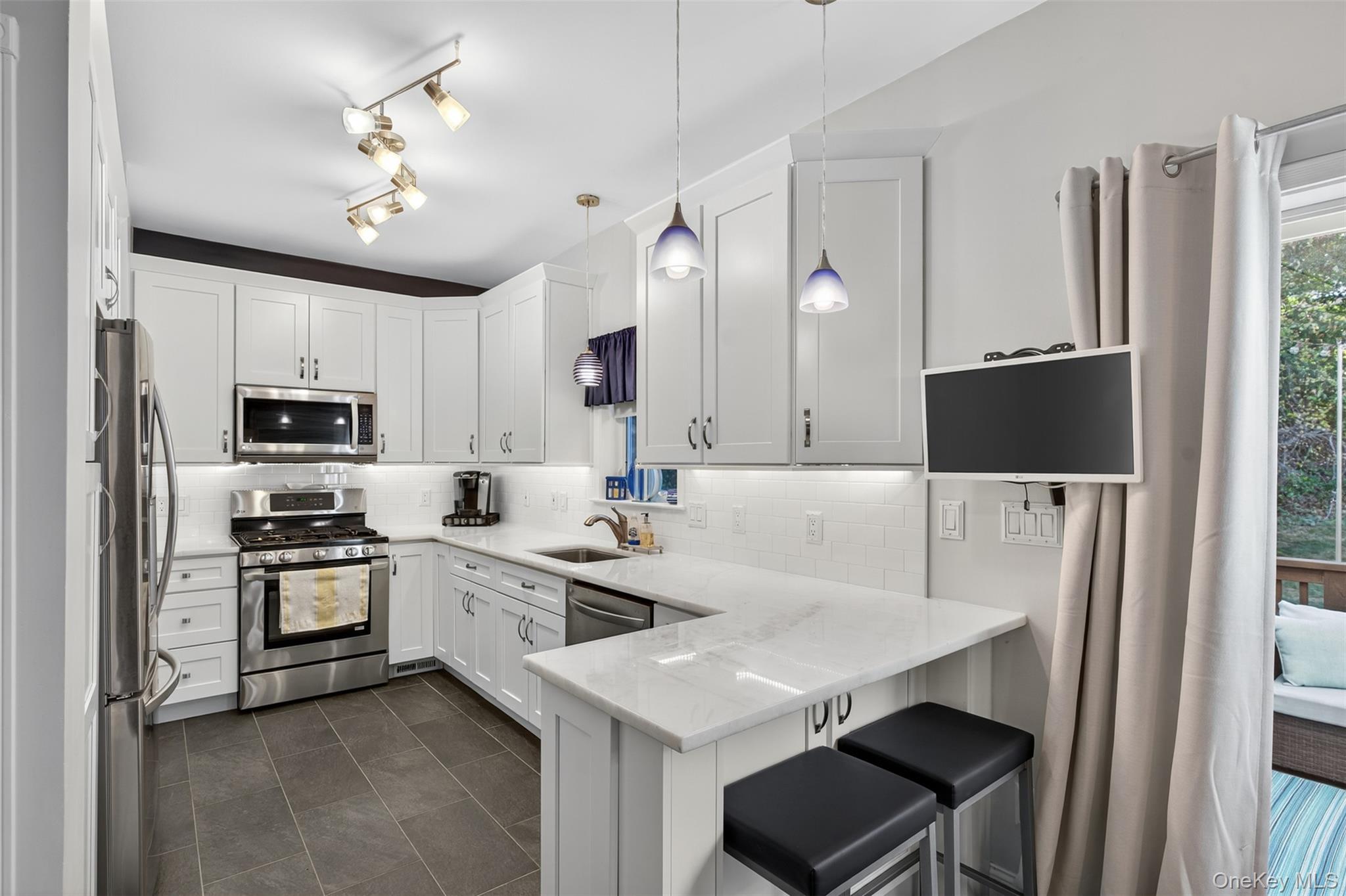 8 Ledger View Court, Highland Mills, NY 10930