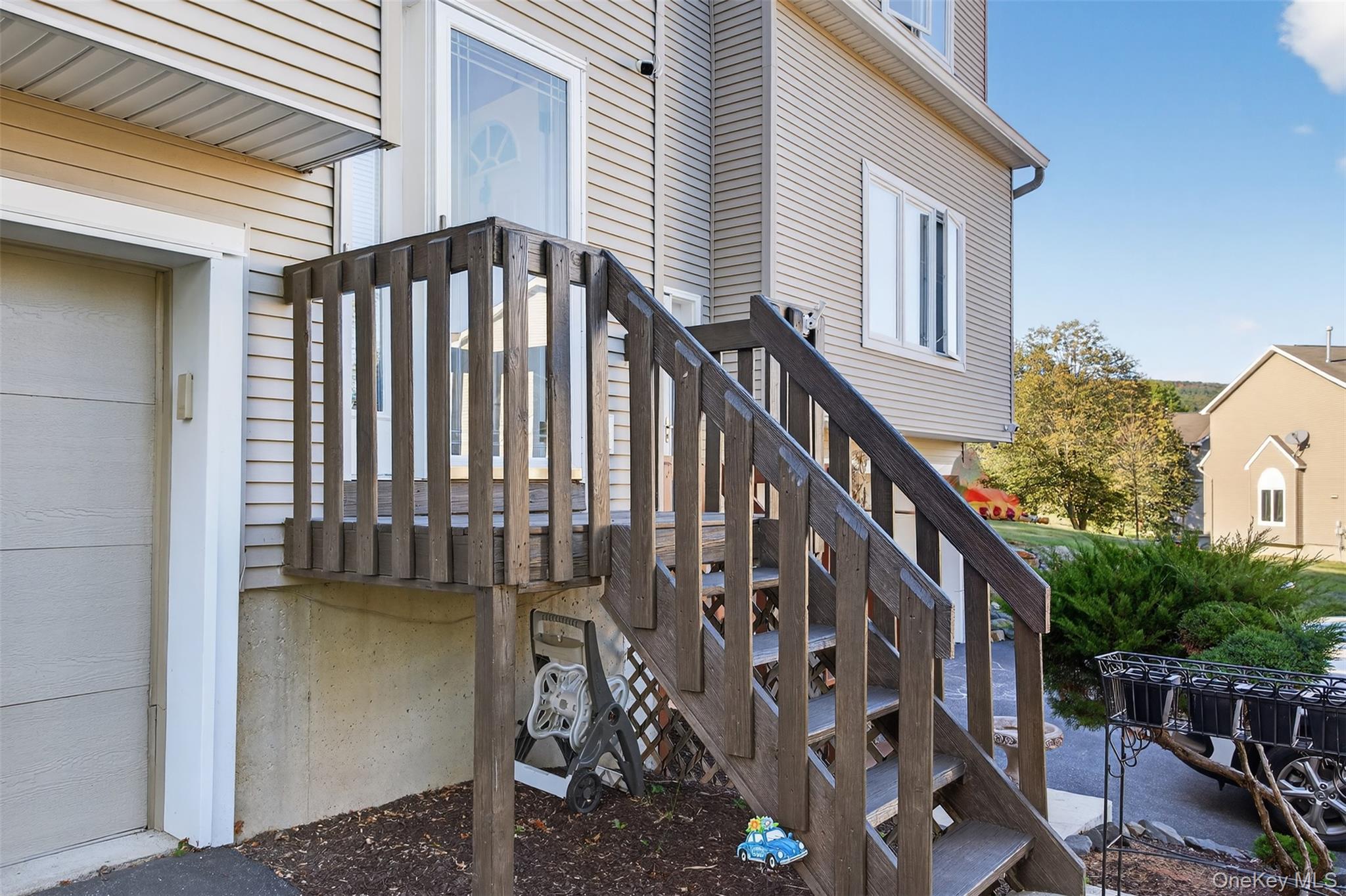 8 Ledger View Court, Highland Mills, NY 10930