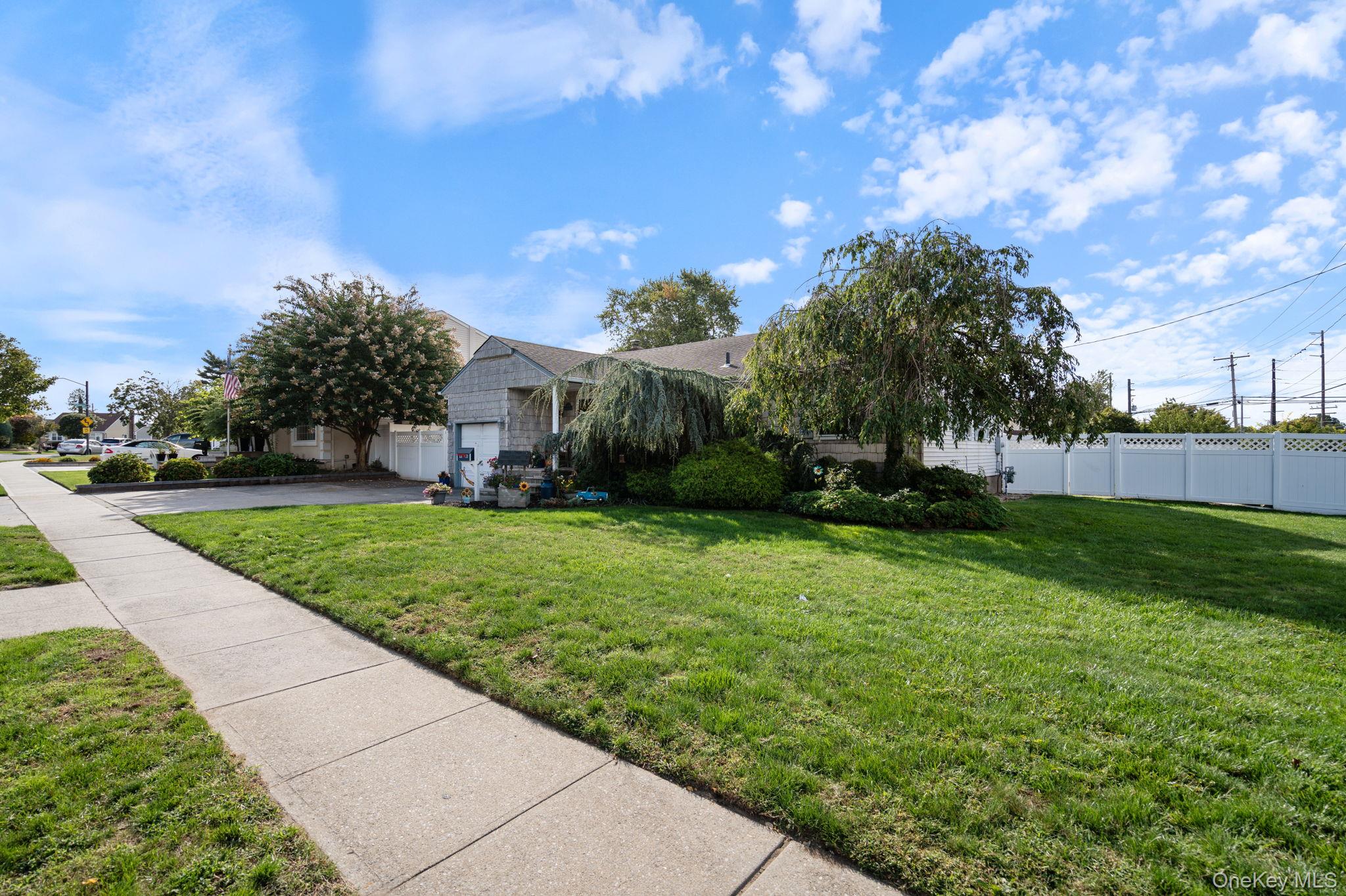 68 Thorne Avenue, North Massapequa, NY 11758