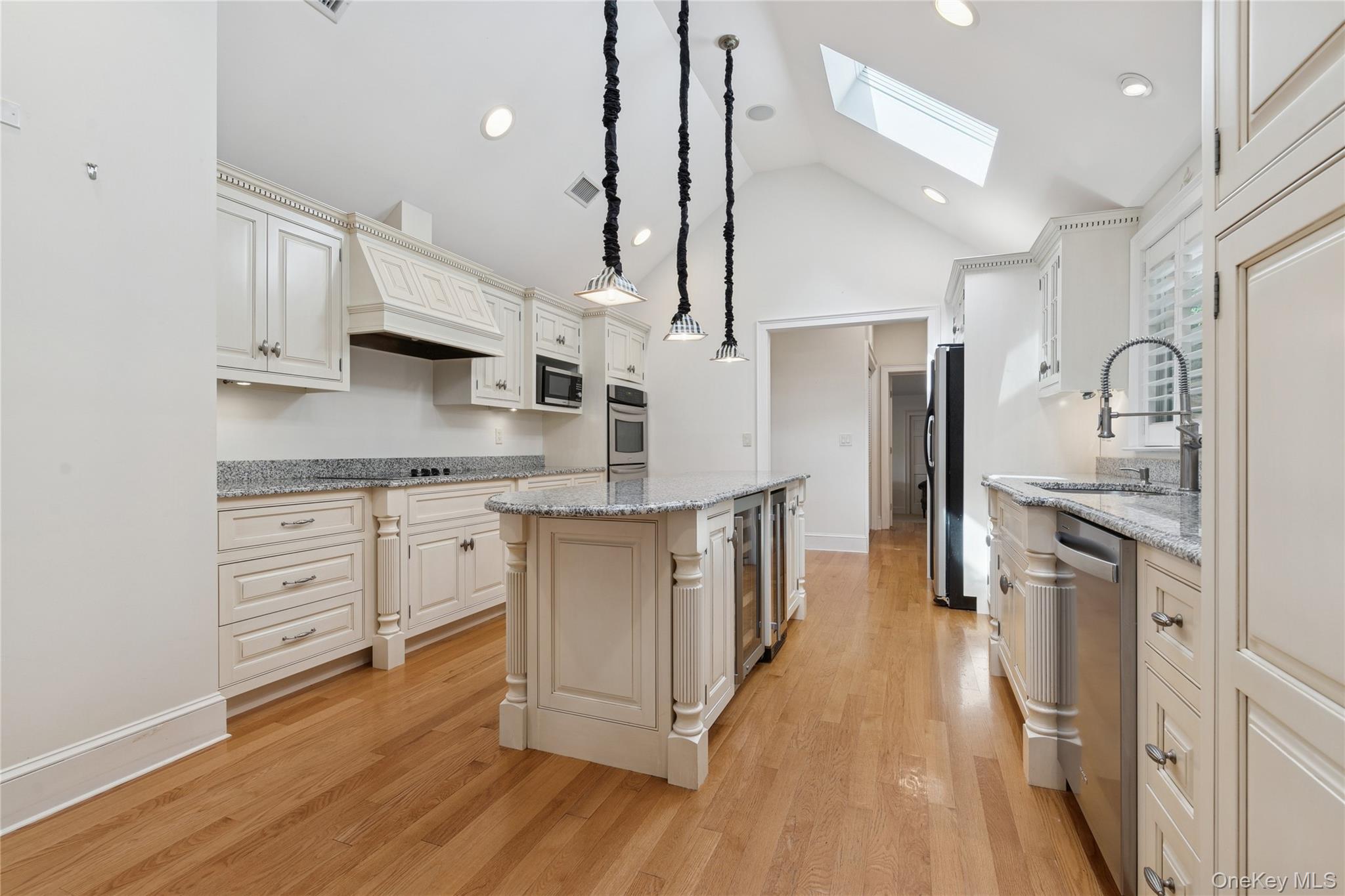 283 Main Street, Westhampton Beach, NY 11978