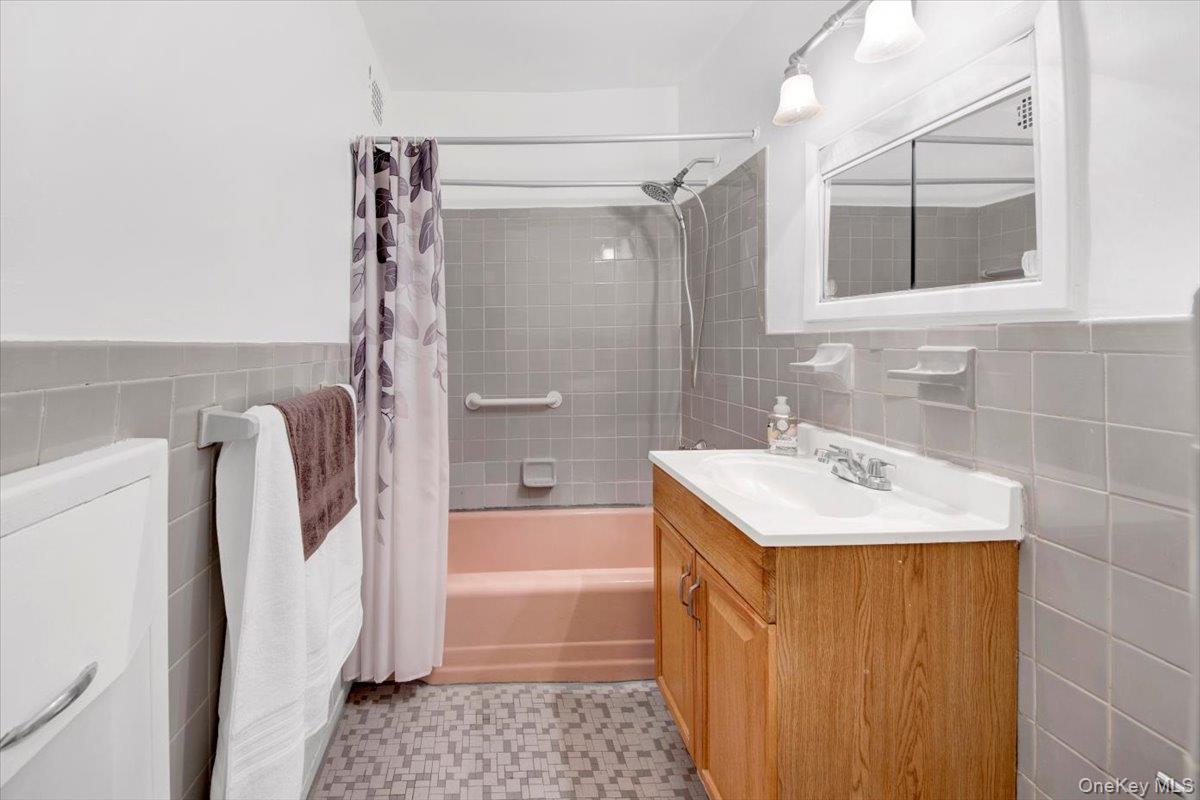 4320 E Van Cortlandt Park E # 5E, Bronx, NY 10470